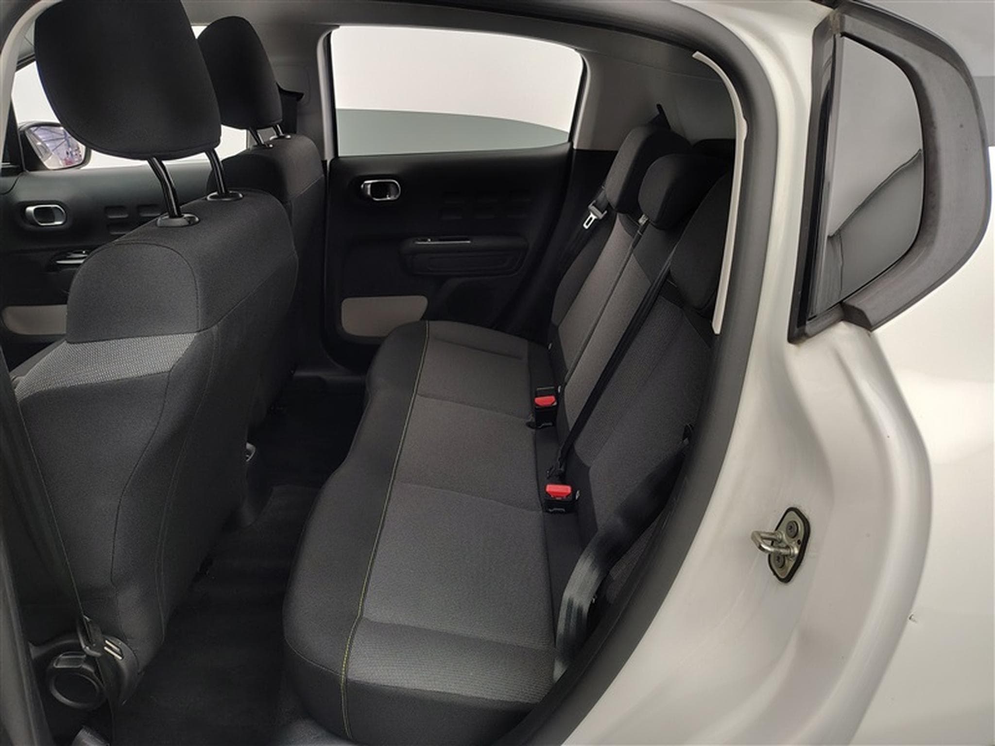 Citroën C3 1.2i PureTech Shine CARPLAY / FULL LED / JA 16" (2023) - Photo 13