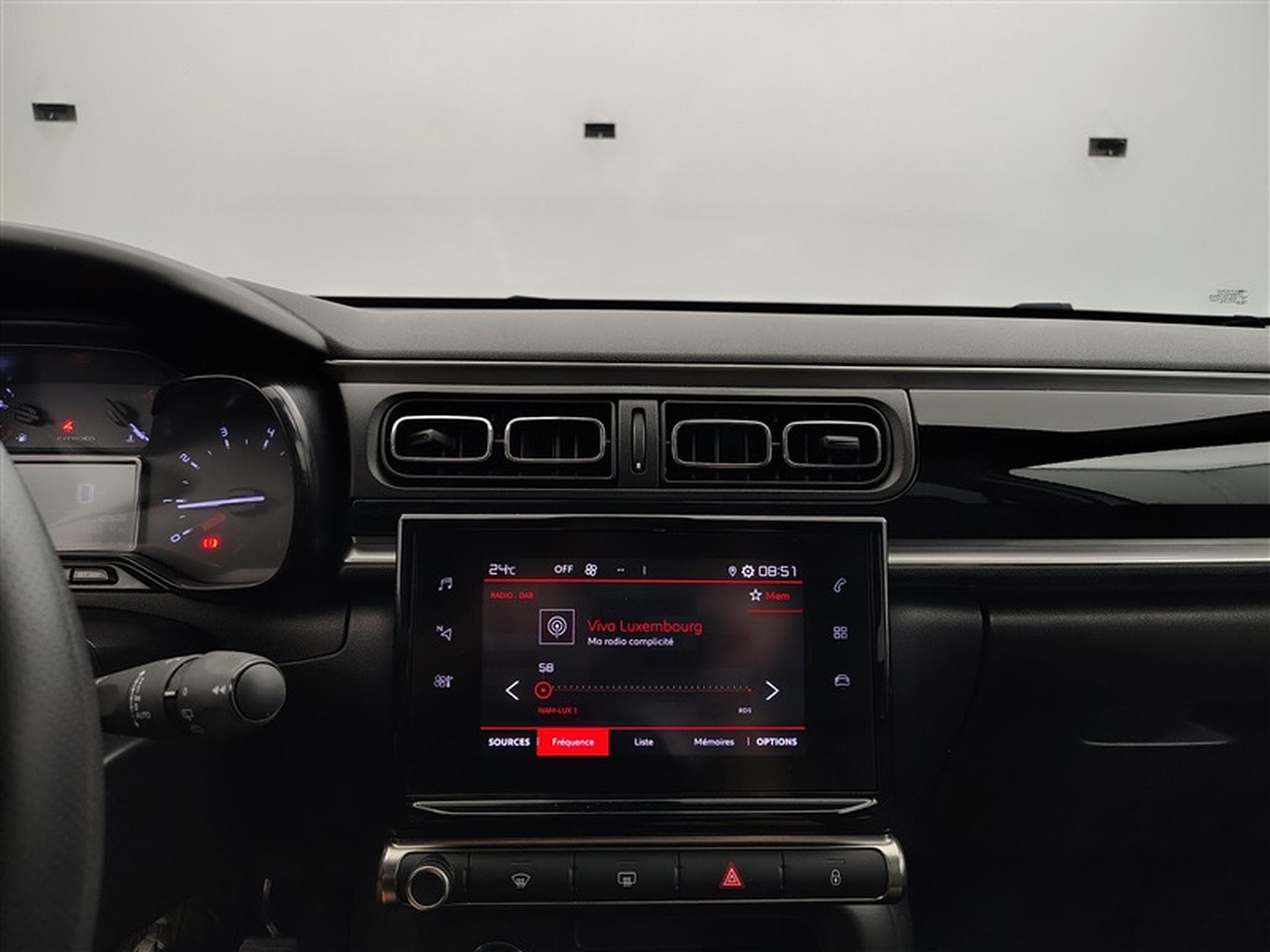 Citroën C3 1.2i PureTech Shine CARPLAY / FULL LED / JA 16" (2023) - Photo 11