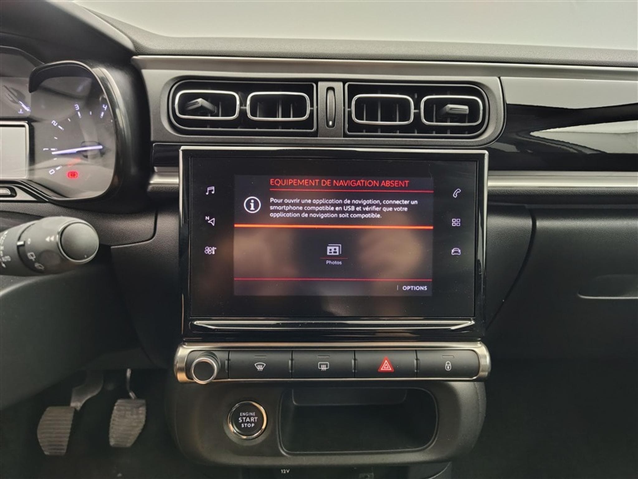 Citroën C3 1.2i PureTech Shine CARPLAY / FULL LED / JA 16" (2023) - Photo 19