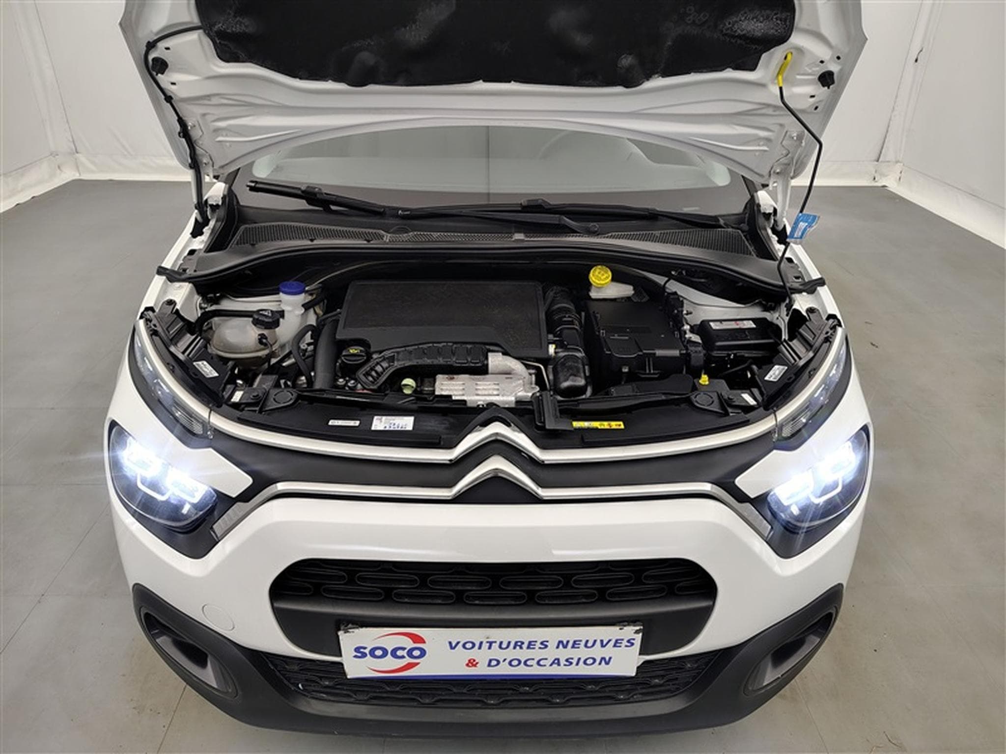 Citroën C3 1.2i PureTech Shine CARPLAY / FULL LED / JA 16" (2023) - Photo 18