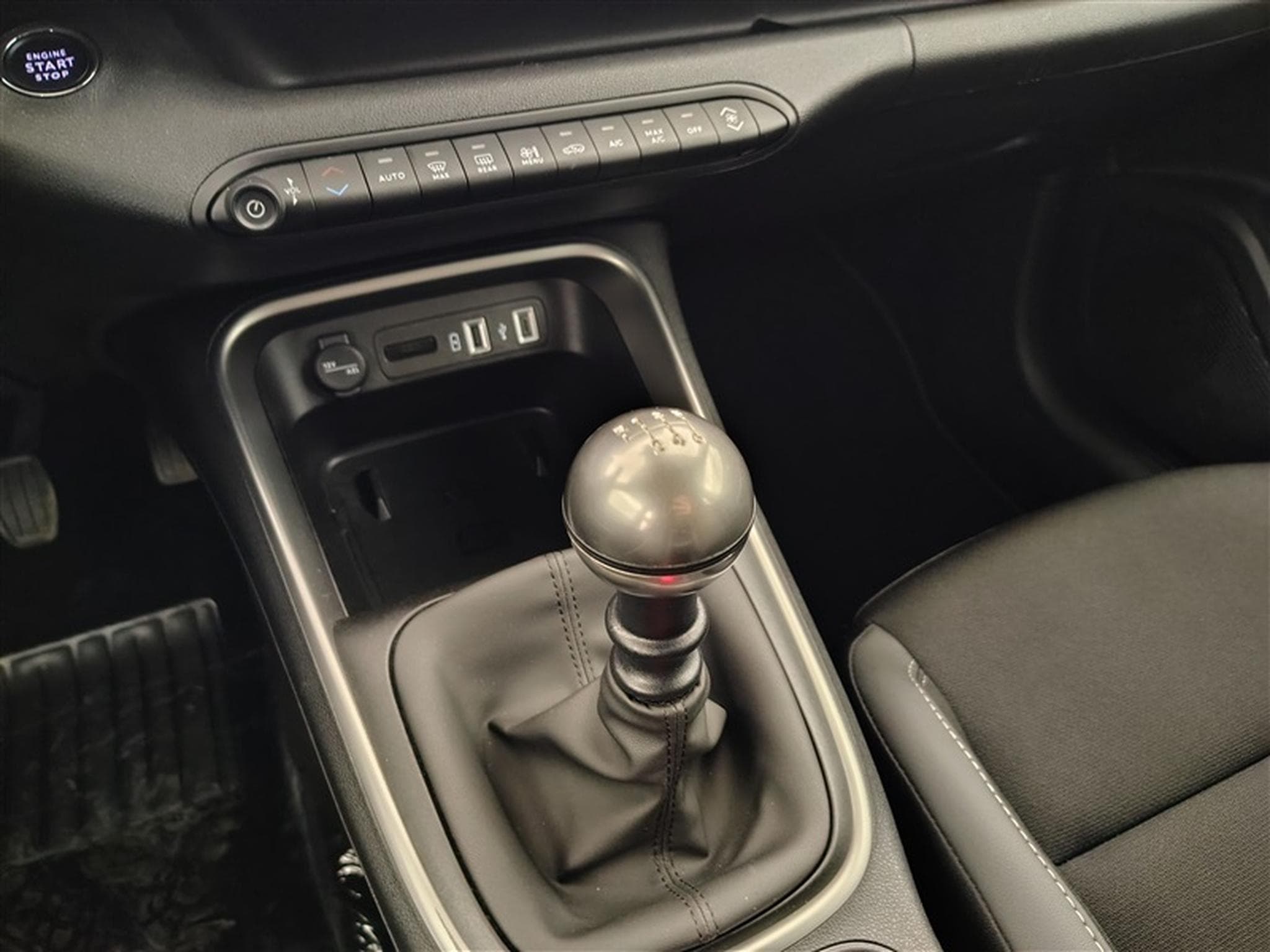Jeep Avenger 1.2 Turbo 100cv Altitude NAVI / FULL LED / CAMERA / JA 18" (2023) - Photo 12