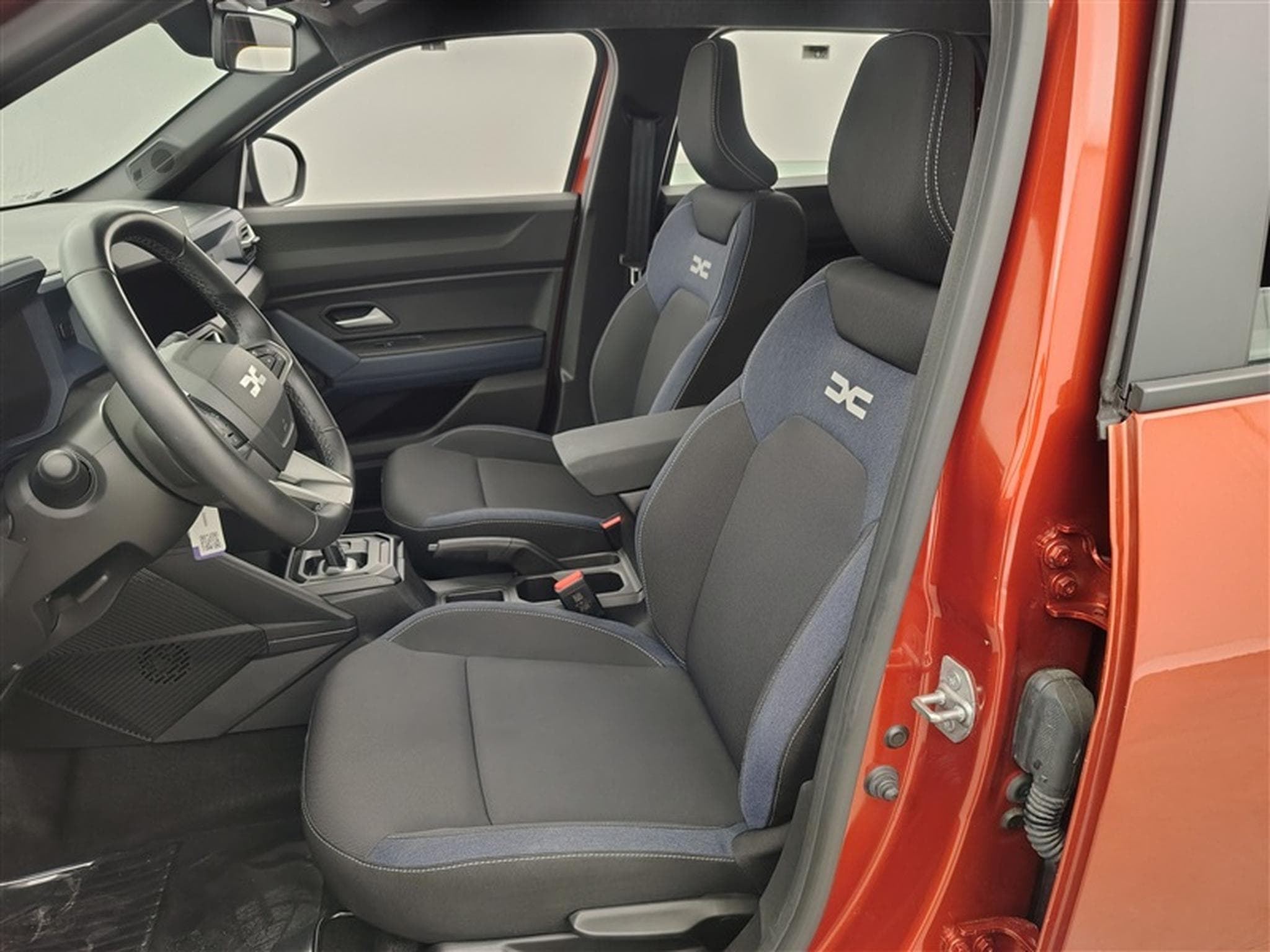 Dacia Duster 1.6 Hybrid EDC CARPLAY / CLIM / FULL LED (2025) - Photo 7