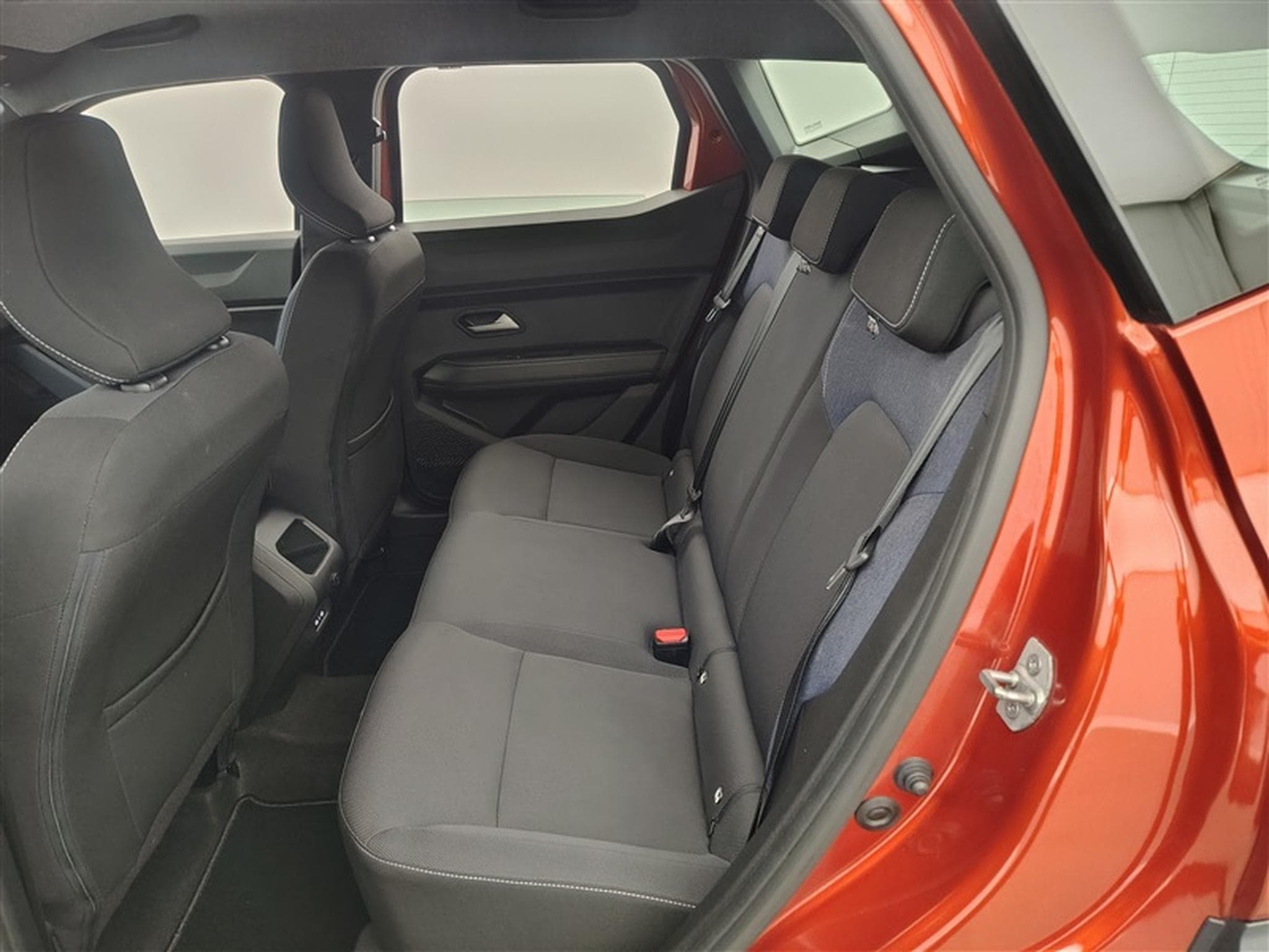 Dacia Duster 1.6 Hybrid EDC CARPLAY / CLIM / FULL LED (2025) - Photo 13