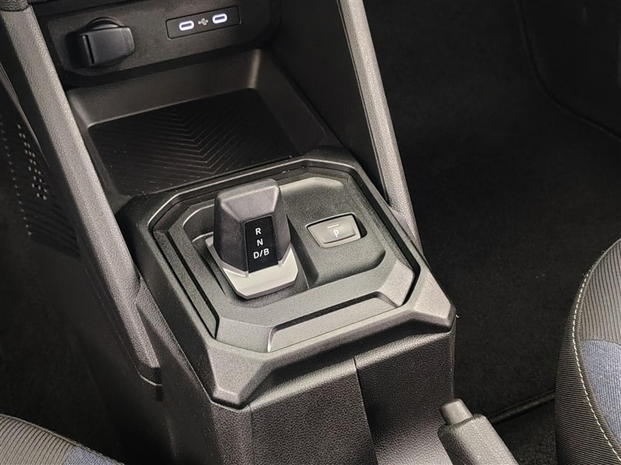 Dacia Duster 1.6 Hybrid EDC CARPLAY / CLIM / FULL LED (2025) - Photo 12