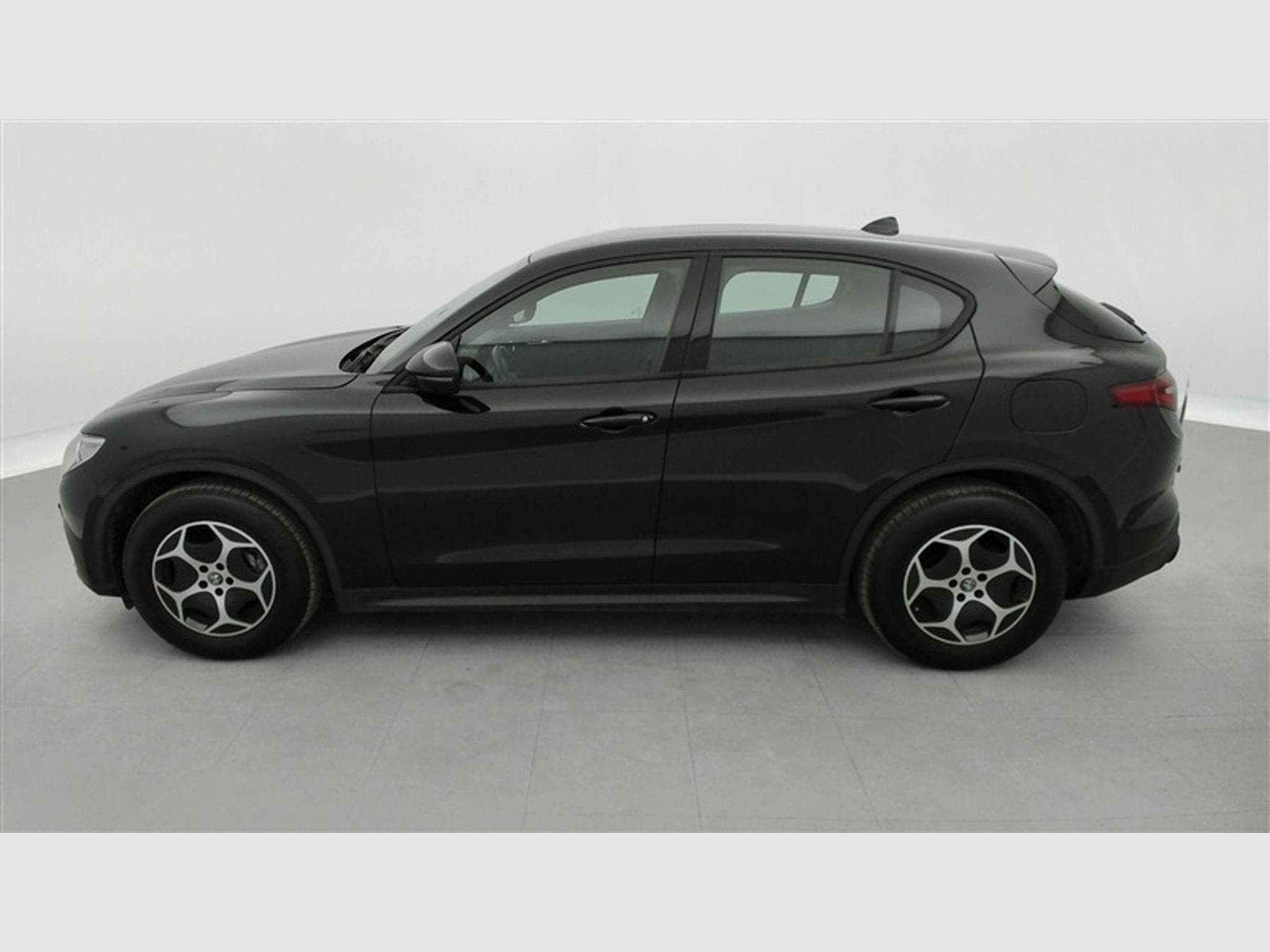 Alfa-Romeo Stelvio 2.2 MJD AT8 Q4 Super NAVI / FULL LED / CAMERA / JA 17" (2023) - Photo 3