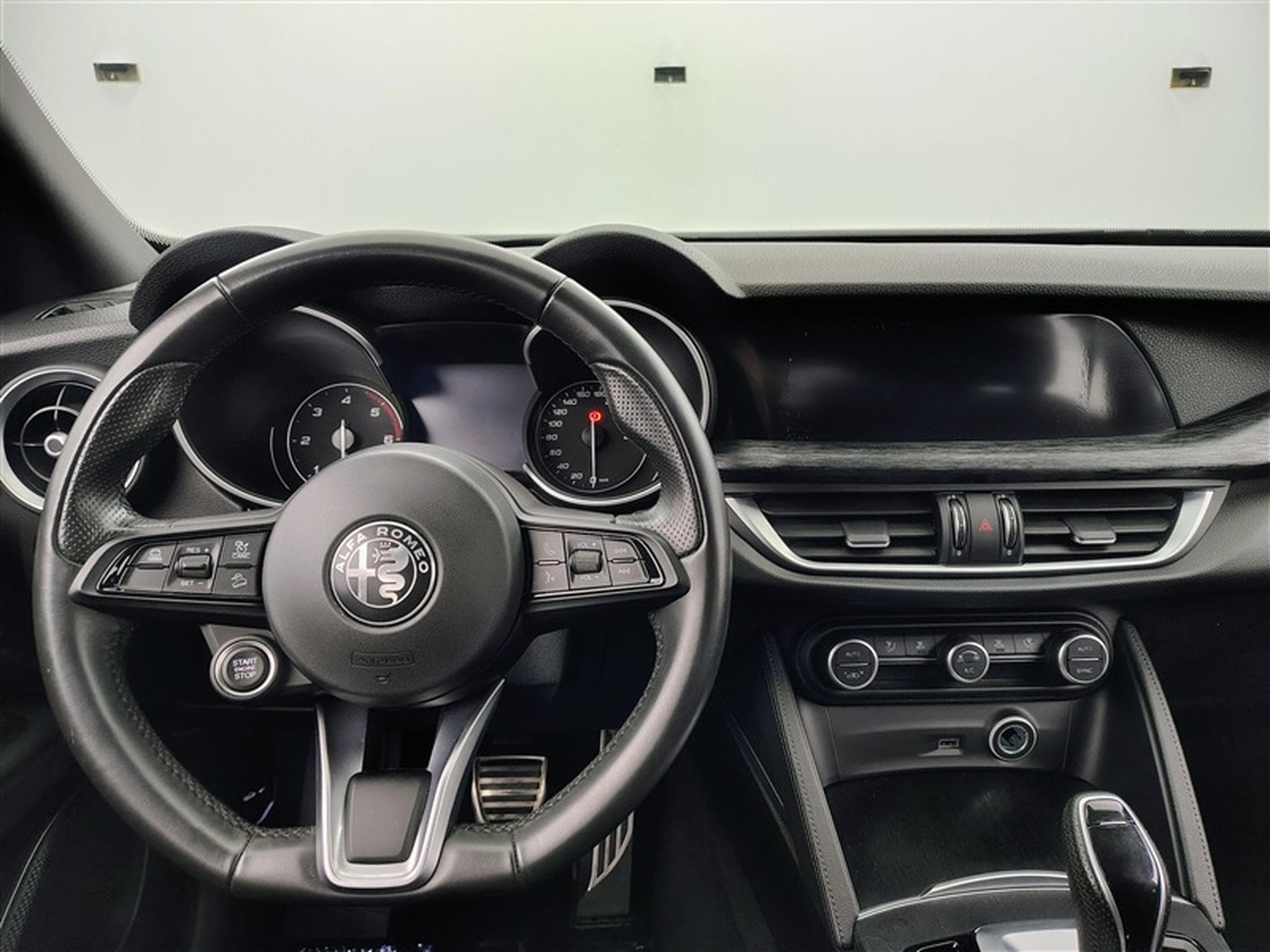 Alfa-Romeo Stelvio 2.2 MJD AT8 Q4 Super NAVI / FULL LED / CAMERA / JA 17" (2023) - Photo 9