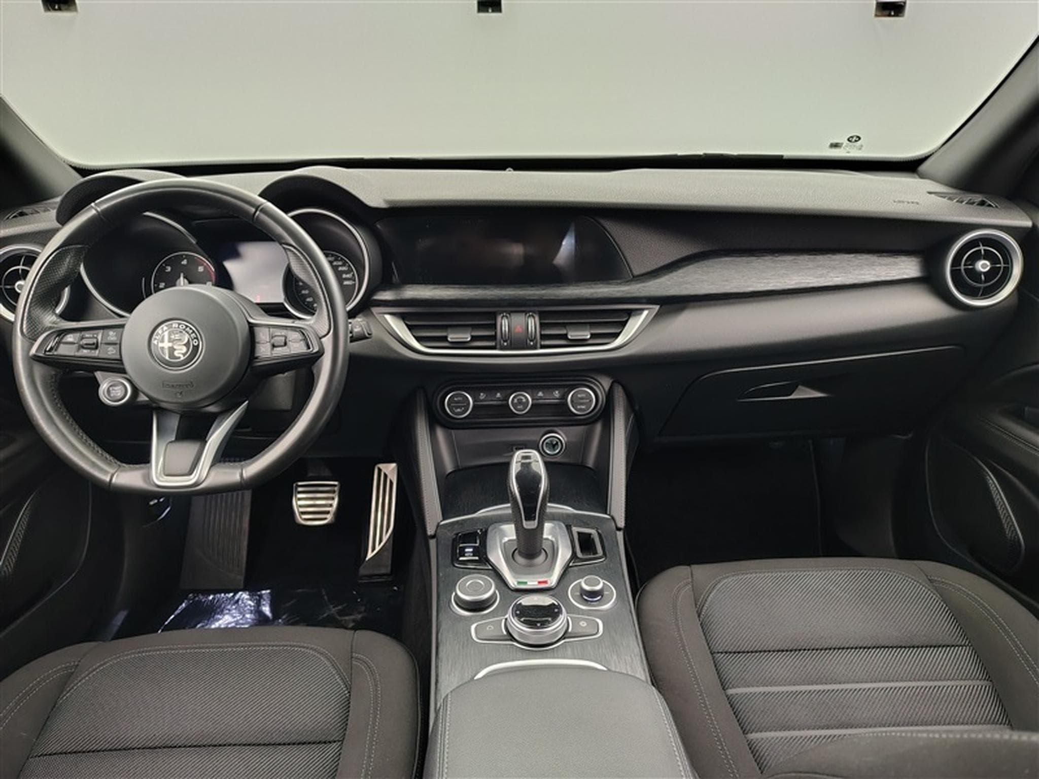 Alfa-Romeo Stelvio 2.2 MJD AT8 Q4 Super NAVI / FULL LED / CAMERA / JA 17" (2023) - Photo 8