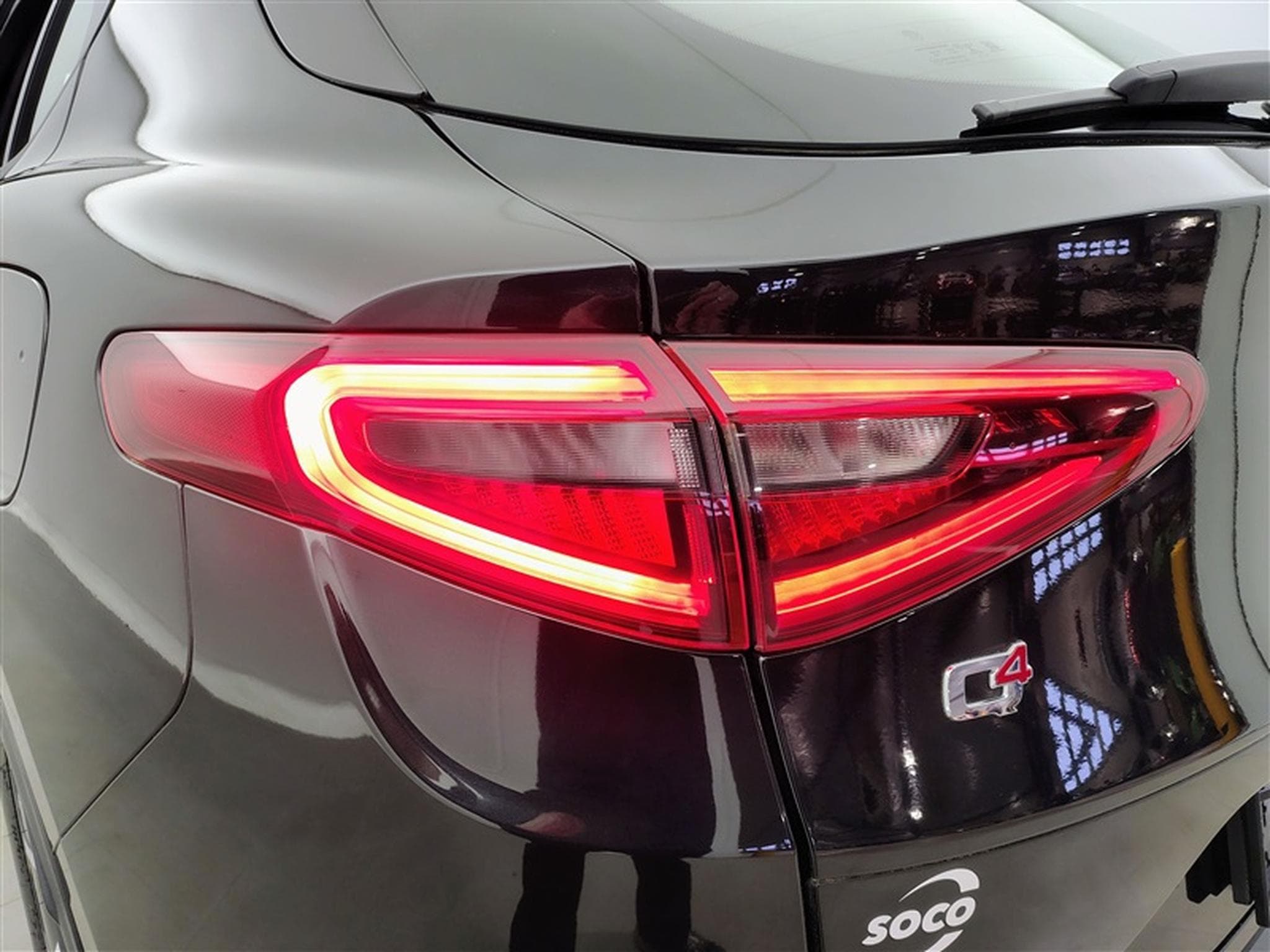 Alfa-Romeo Stelvio 2.2 MJD AT8 Q4 Super NAVI / FULL LED / CAMERA / JA 17" (2023) - Photo 16