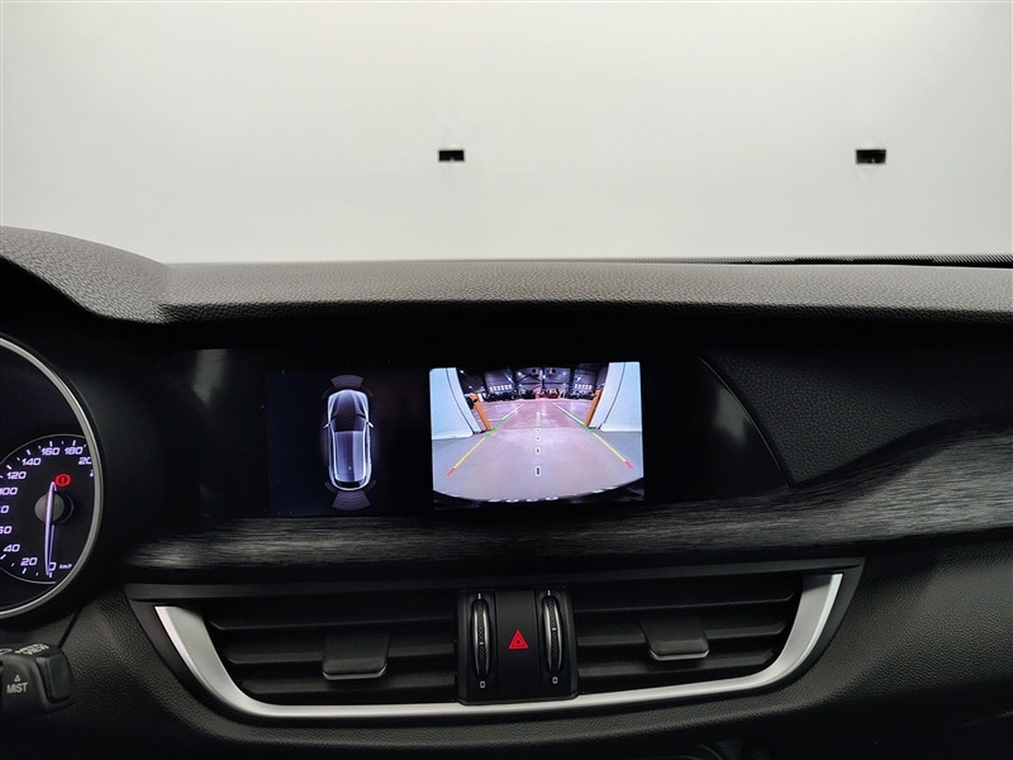 Alfa-Romeo Stelvio 2.2 MJD AT8 Q4 Super NAVI / FULL LED / CAMERA / JA 17" (2023) - Photo 18