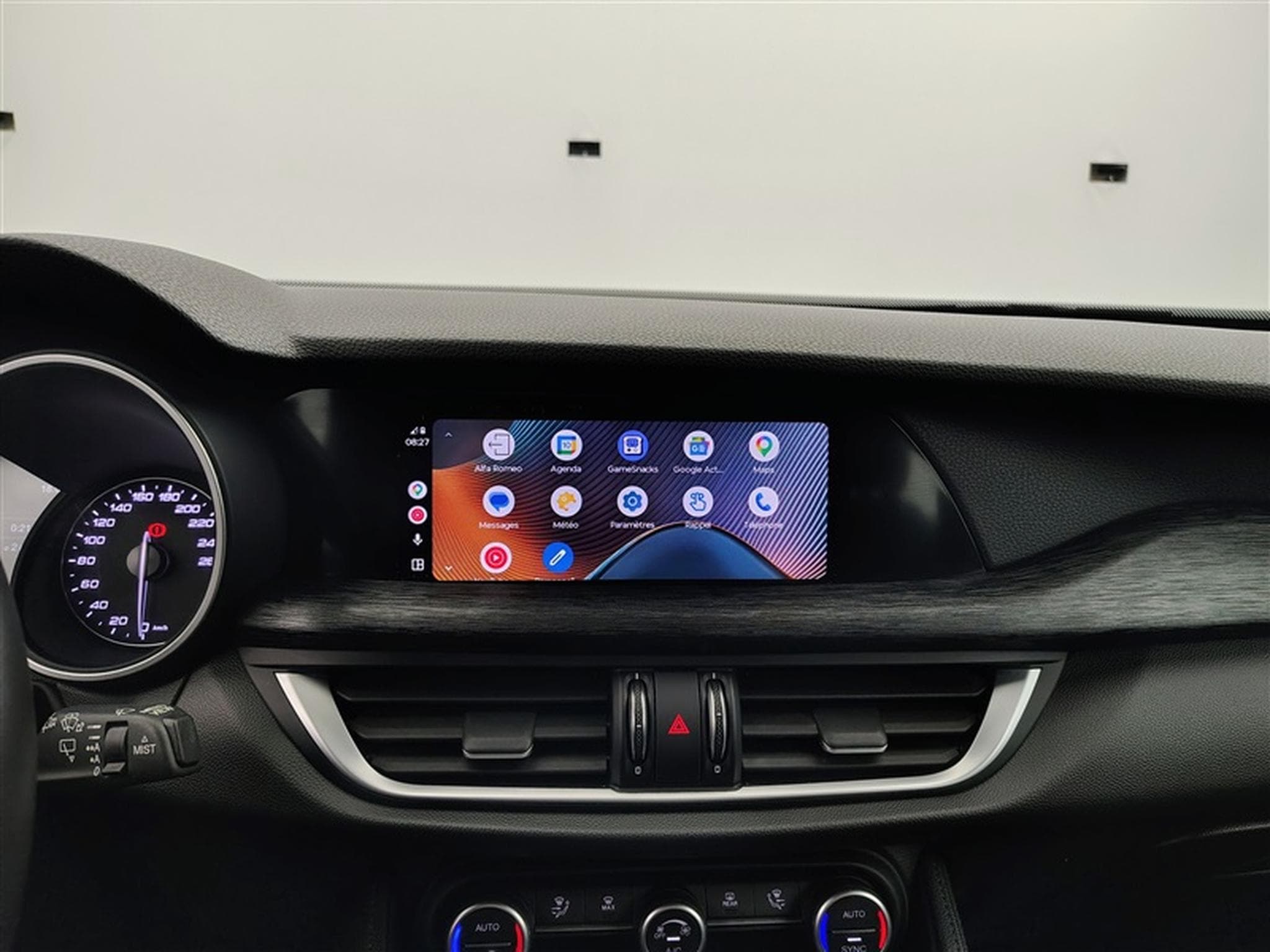 Alfa-Romeo Stelvio 2.2 MJD AT8 Q4 Super NAVI / FULL LED / CAMERA / JA 17" (2023) - Photo 21