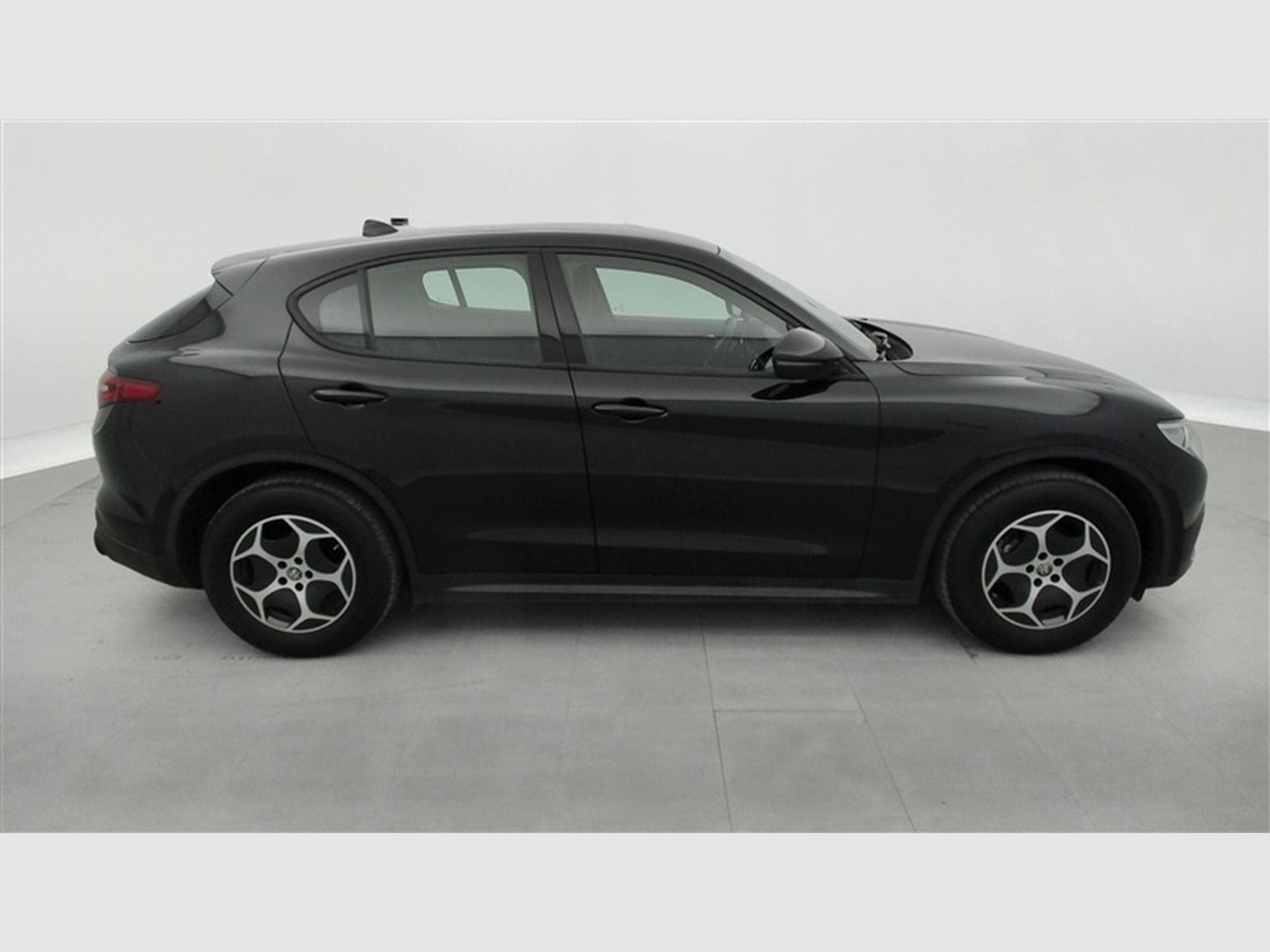 Alfa-Romeo Stelvio 2.2 MJD AT8 Q4 Super NAVI / FULL LED / CAMERA / JA 17" (2023) - Photo 25