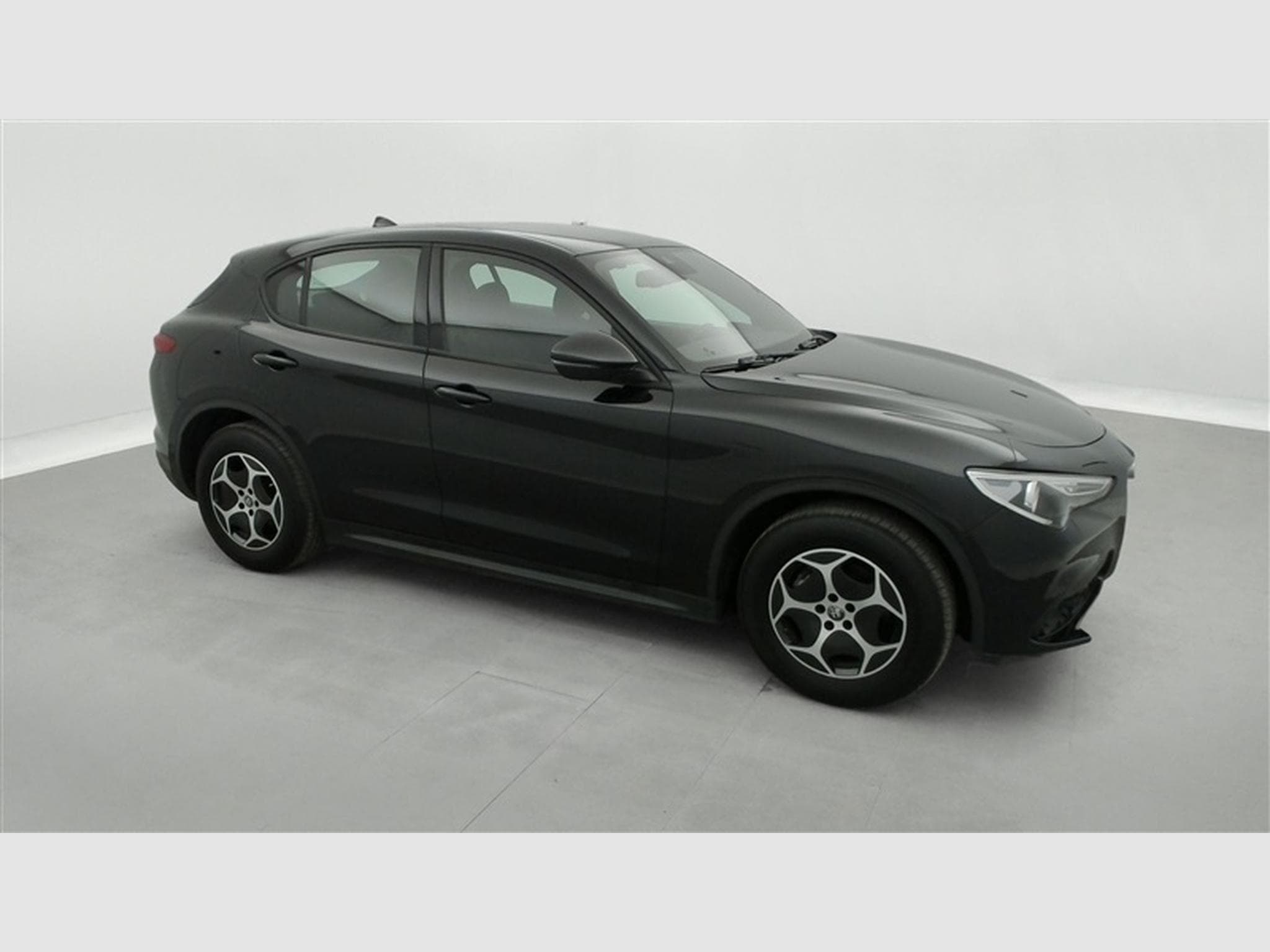 Alfa-Romeo Stelvio 2.2 MJD AT8 Q4 Super NAVI / FULL LED / CAMERA / JA 17" (2023) - Photo 24