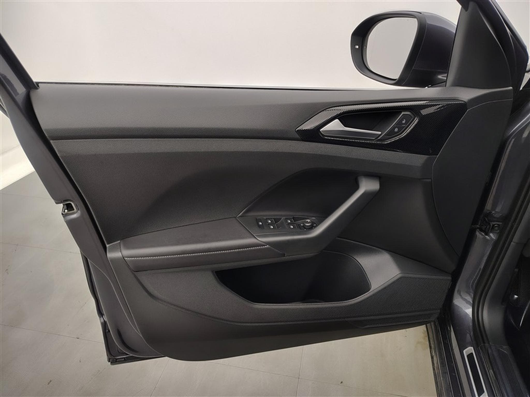 VW T-Cross 1.0 TSI R-Line *NAVI/FULL LED/CAMERA/PDC/JA* (2024) - Photo 17