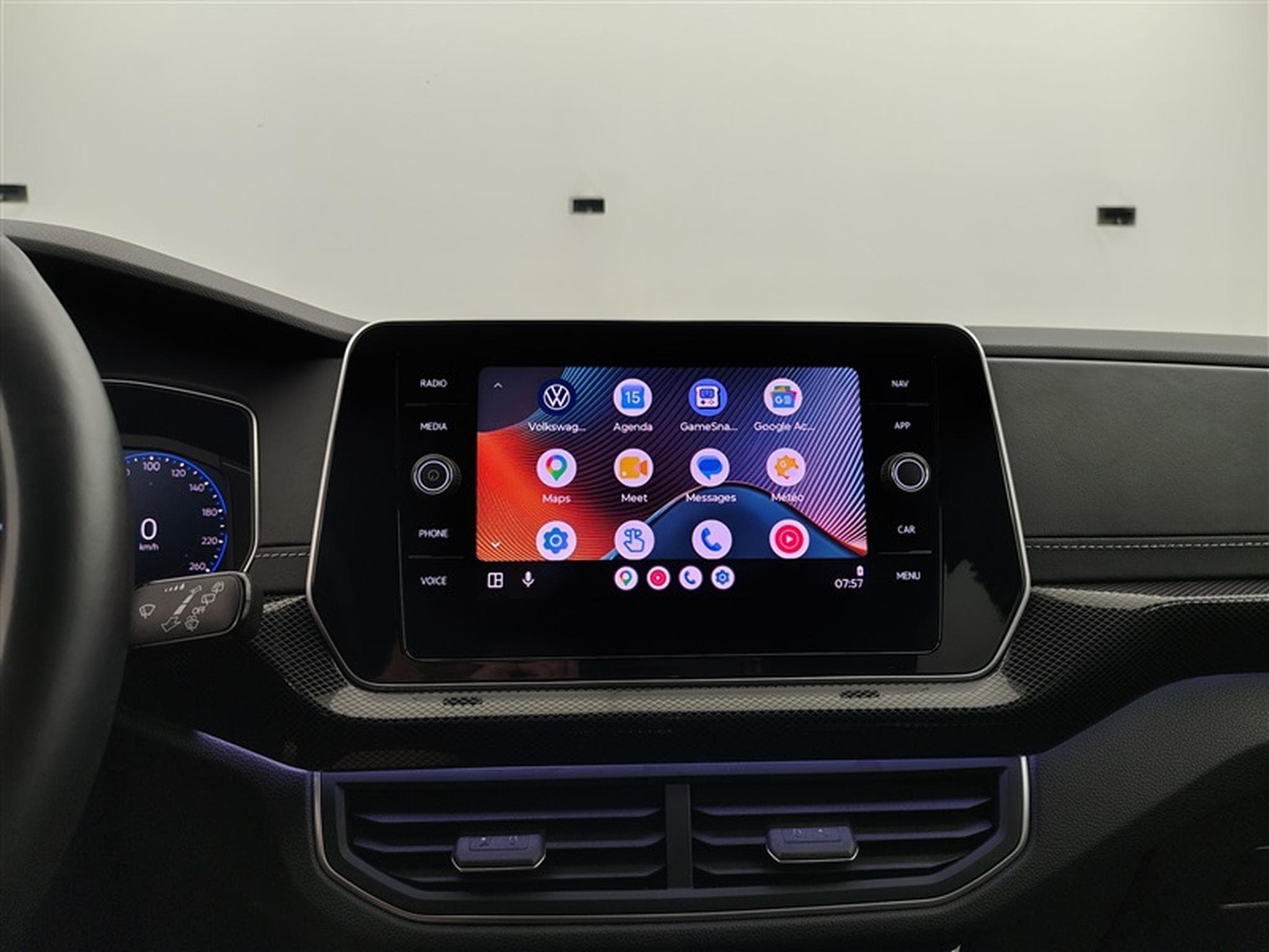 VW T-Cross 1.0 TSI R-Line *NAVI/FULL LED/CAMERA/PDC/JA* (2024) - Photo 20