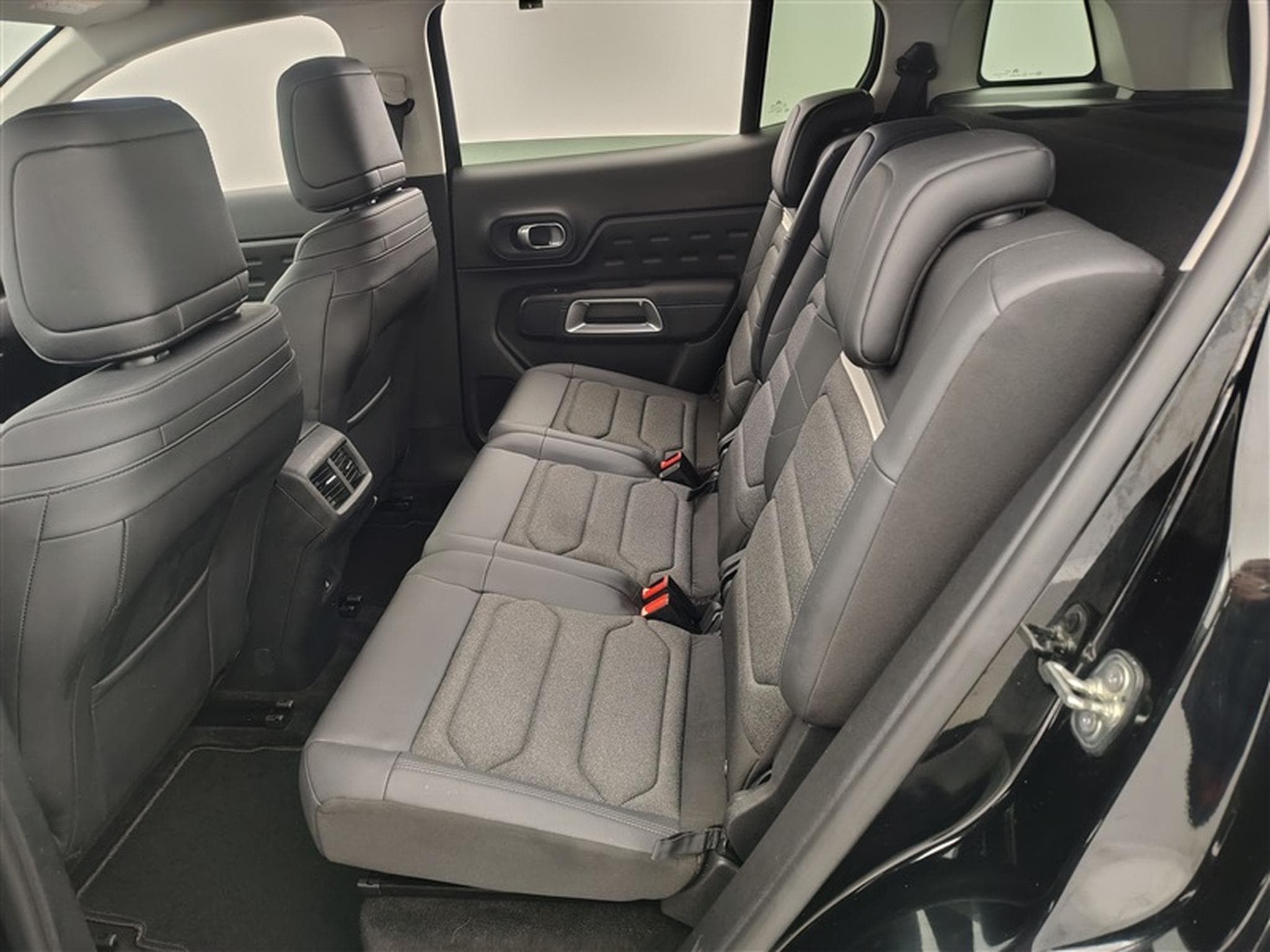Citroen C5 Aircross 1.2 PureTech Plus S&S (EU6.4) (2024) - Photo 13