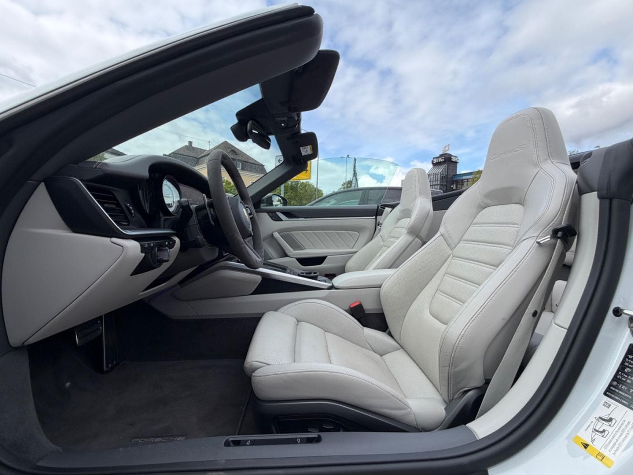 Porsche 911 Turbo S Cabriolet (2022) - Photo 10