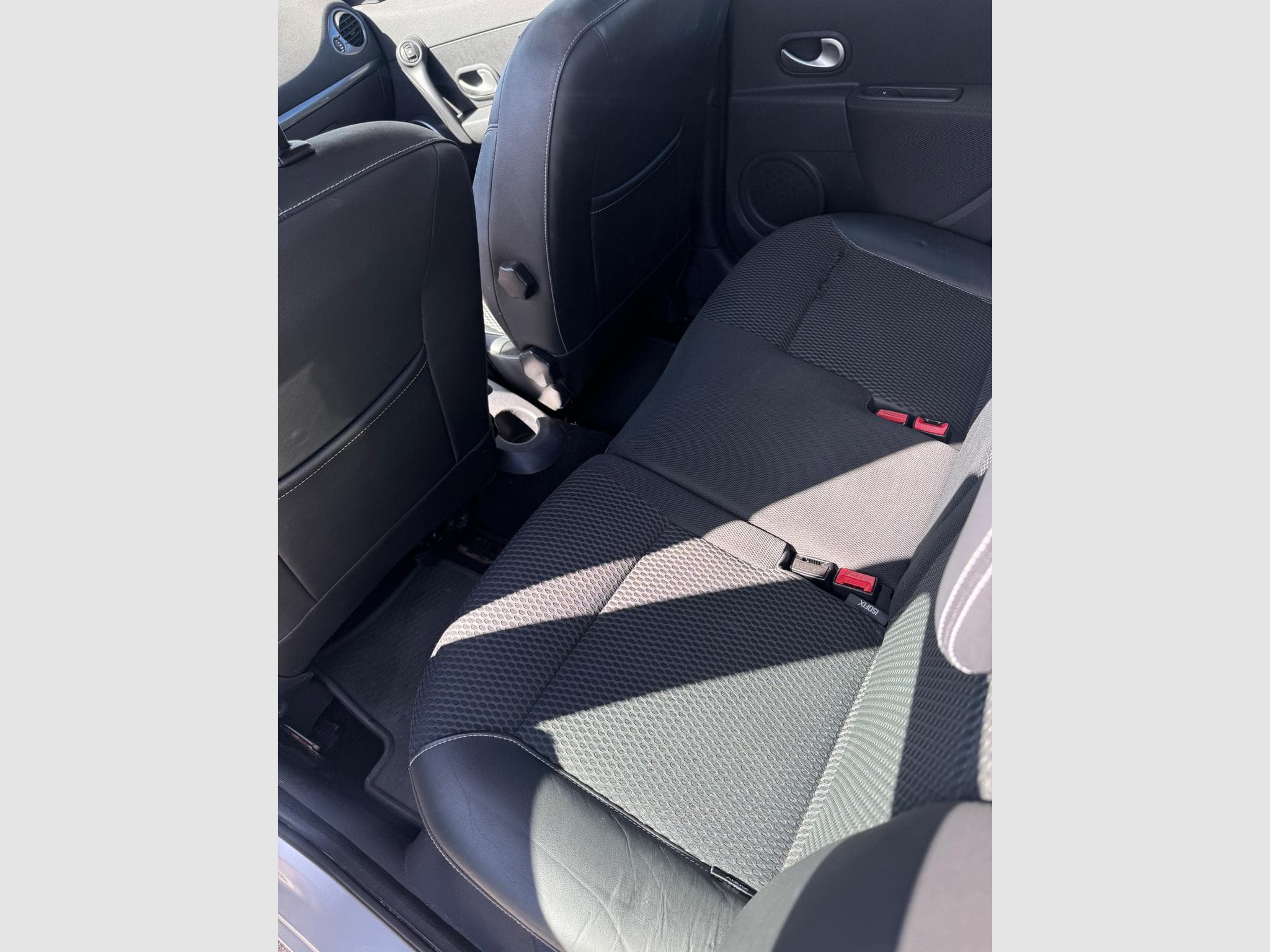Renault Clio 1.5 cdi (2009) - Photo 8