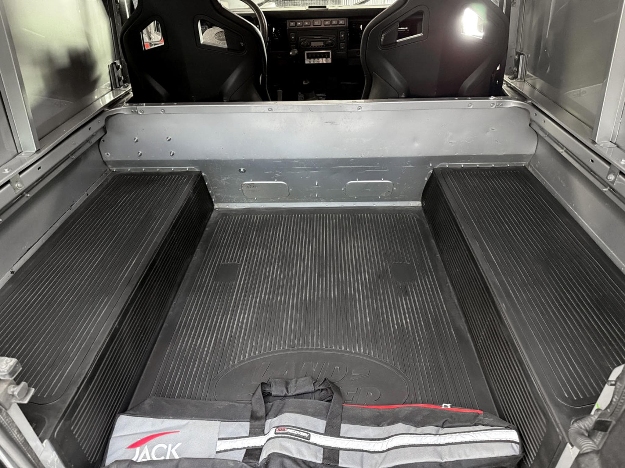 Land-Rover Defender 90 TD5 REUL SPORT PARTS (2006) - Photo 13