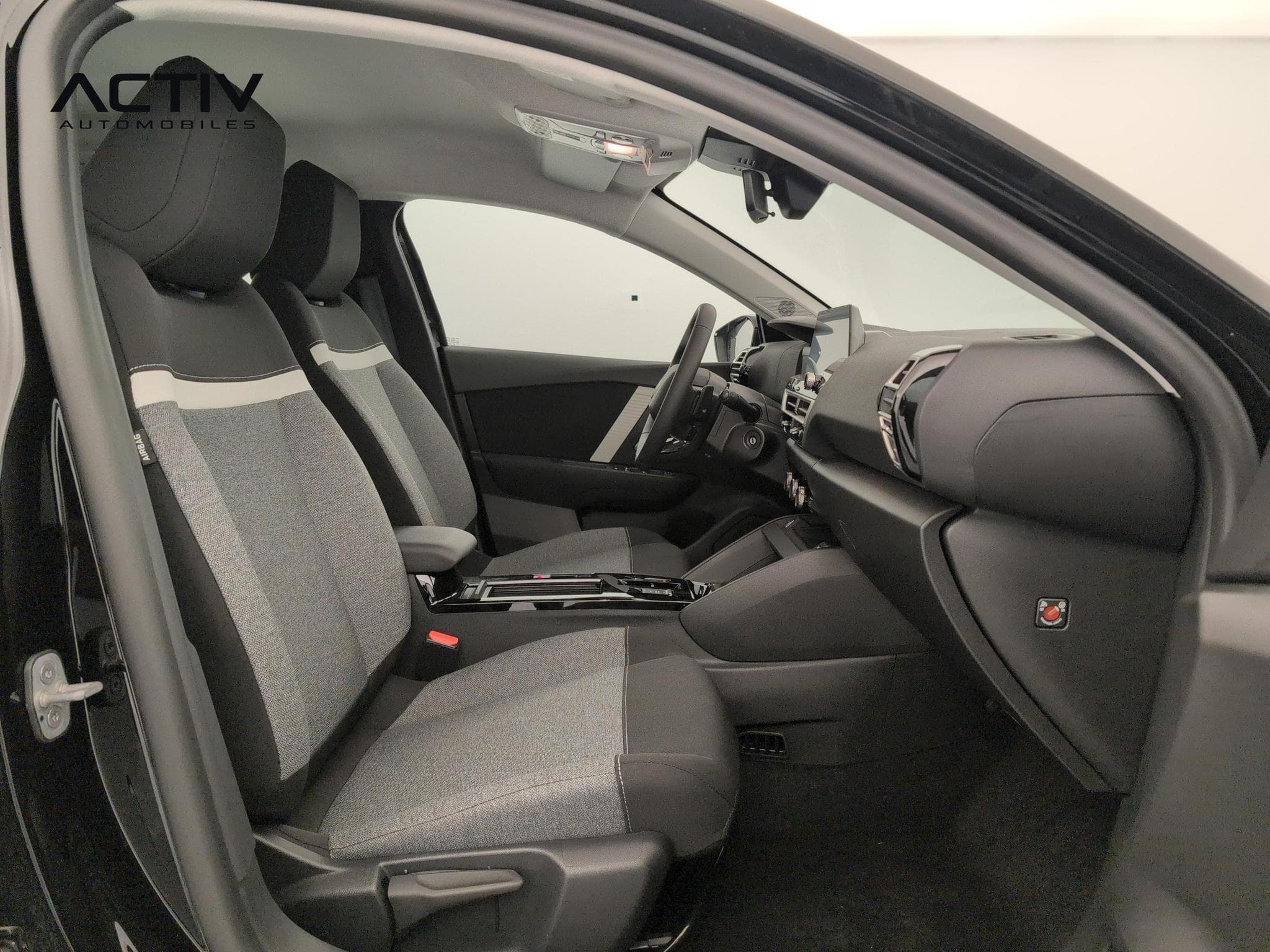 Citroën C4 Hybride 110 ch e-DCS6 You (2025) - Photo 9