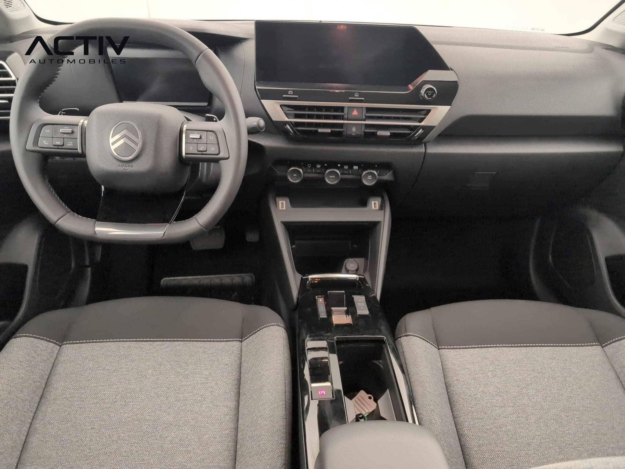 Citroën C4 Hybride 110 ch e-DCS6 You (2025) - Photo 13