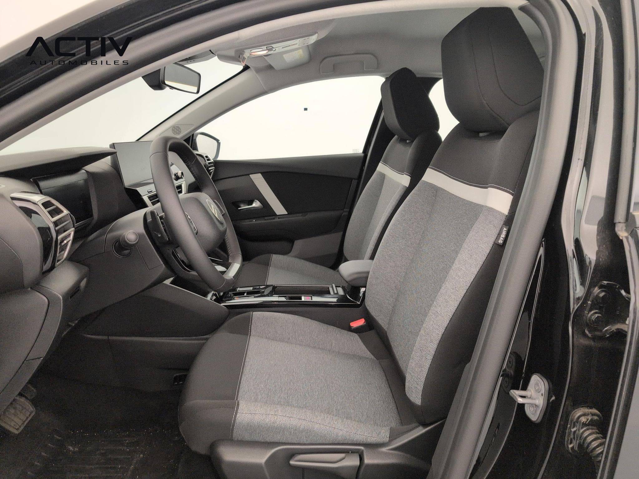 Citroën C4 Hybride 110 ch e-DCS6 You (2025) - Photo 16