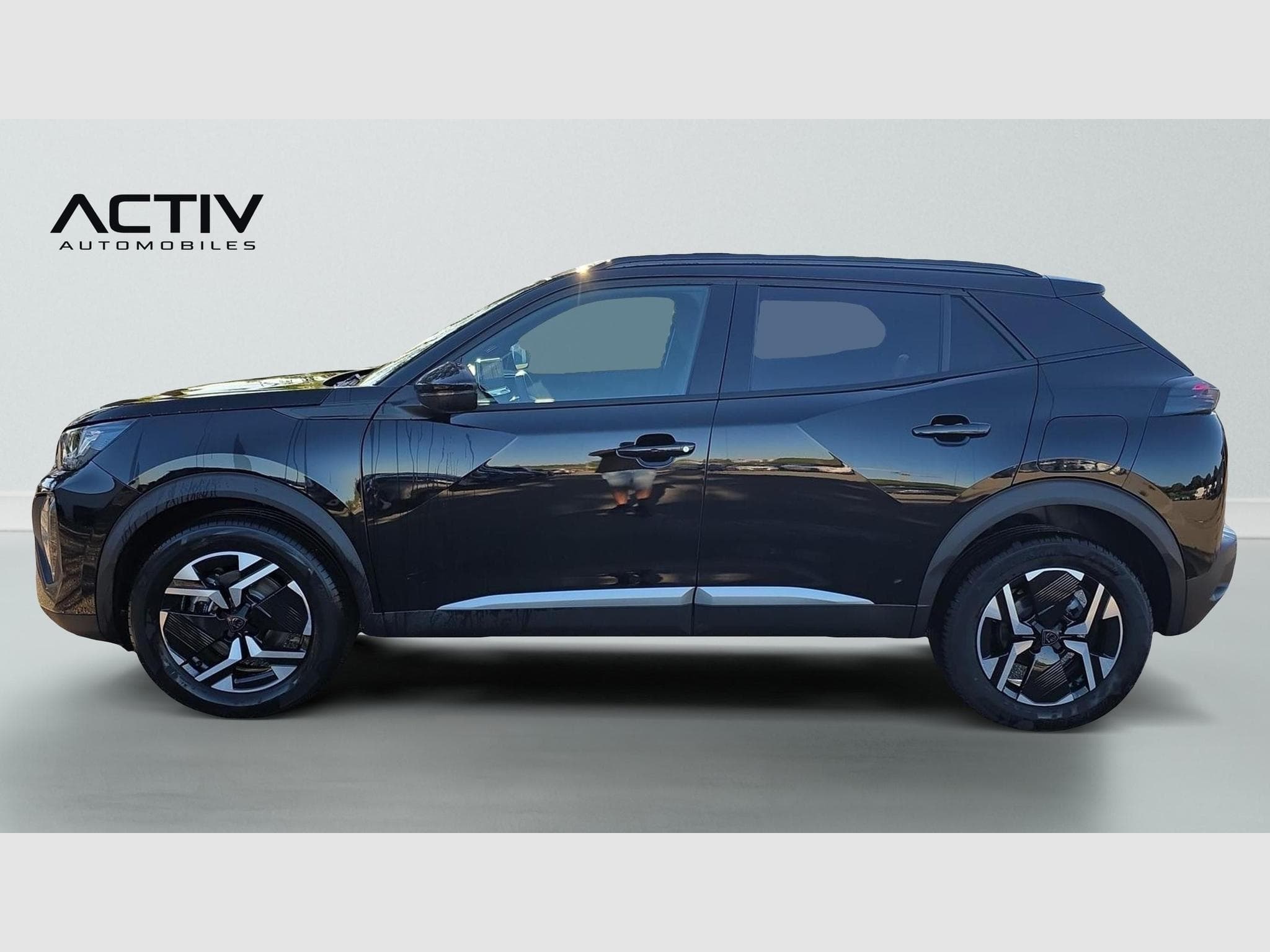Peugeot 2008 Hybrid 145 e-DCS6 Allure (2026) - Photo 4
