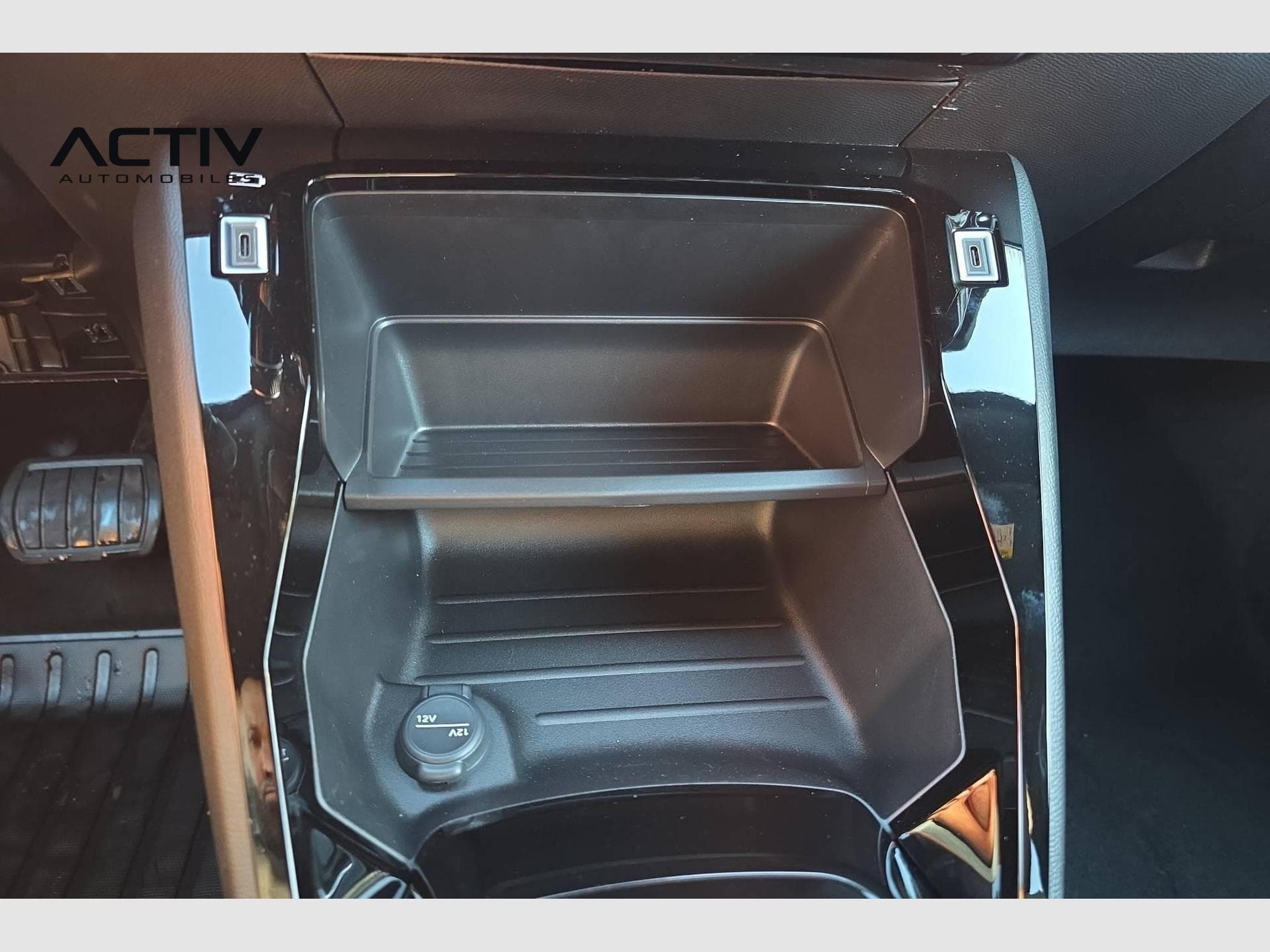 Peugeot 2008 Hybrid 145 e-DCS6 Allure (2026) - Photo 18