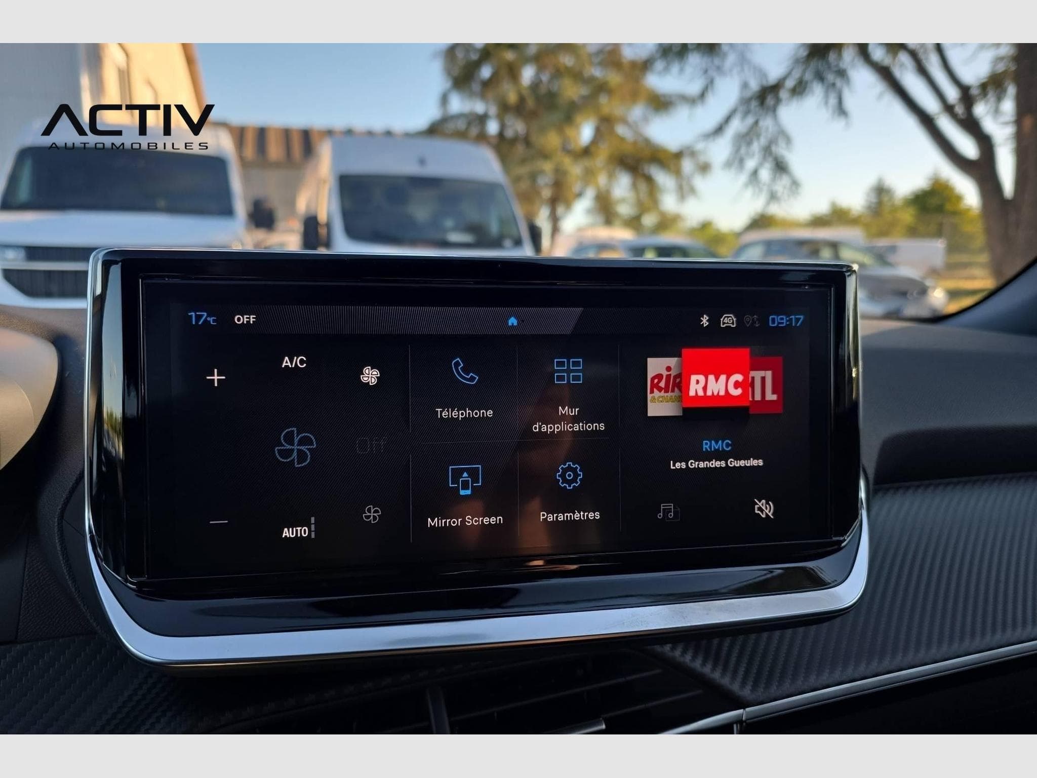 Peugeot 2008 Hybrid 145 e-DCS6 Allure (2026) - Photo 19