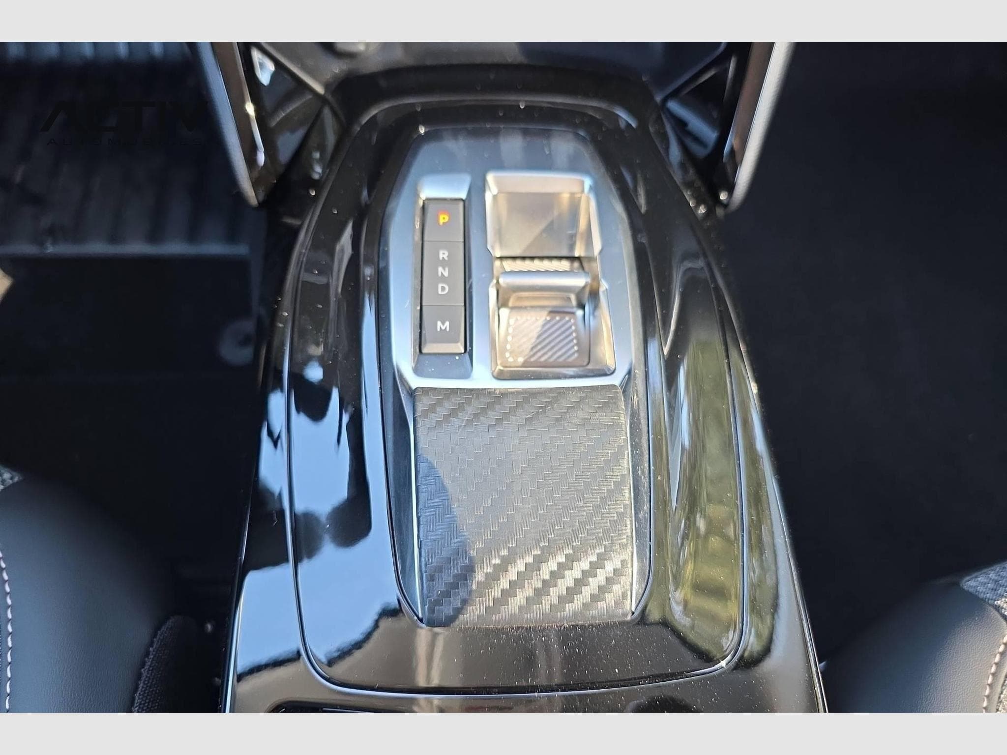 Peugeot 208 Hybrid 110 ch e-DCS6 Allure (2025) - Photo 16