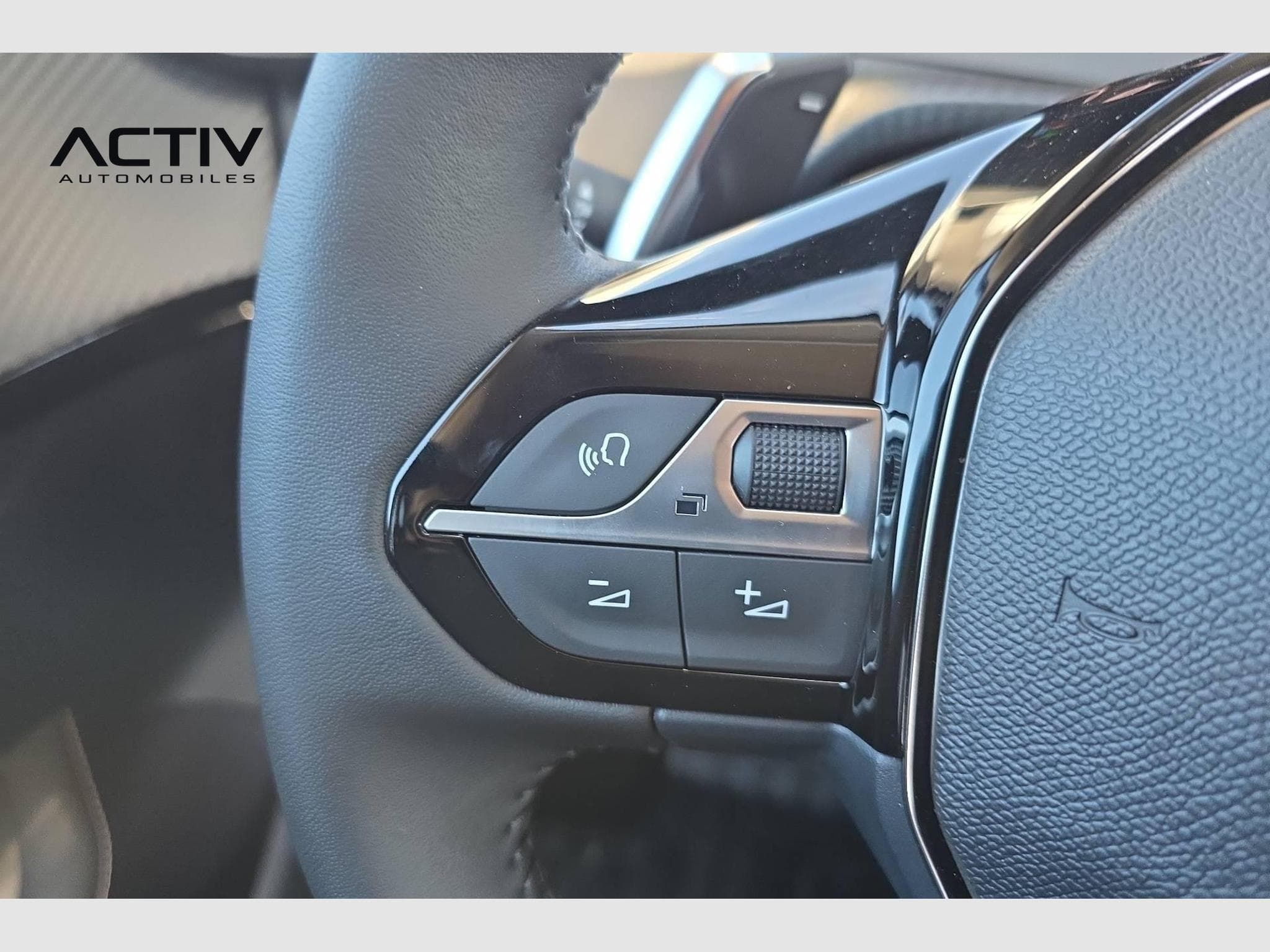Peugeot 208 Hybrid 110 ch e-DCS6 Allure (2025) - Photo 15