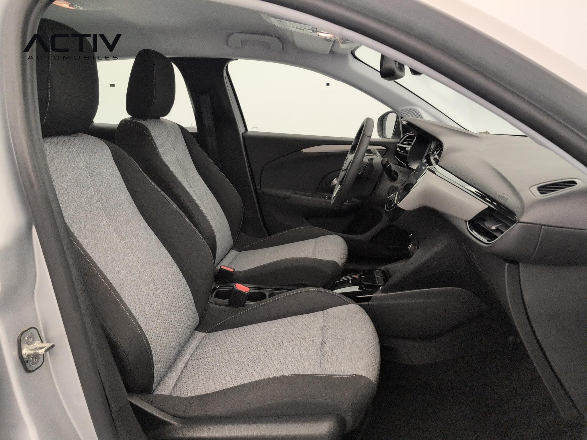 Opel Corsa 1.2 Turbo 100 ch BVA8 Edition (2025) - Photo 9