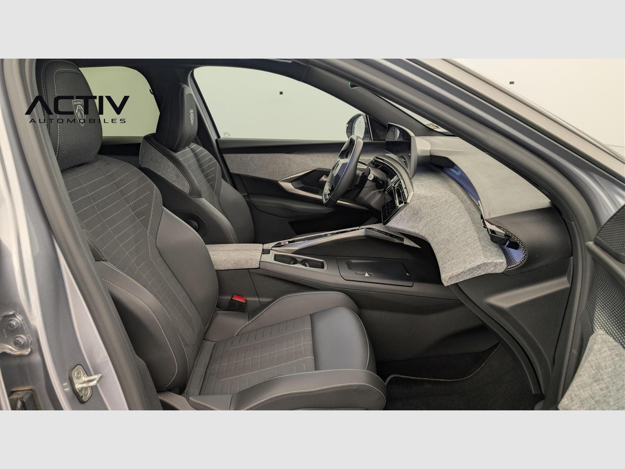 Peugeot 3008 Hybrid 145 e-DCS6 GT (2025) - Foto 9