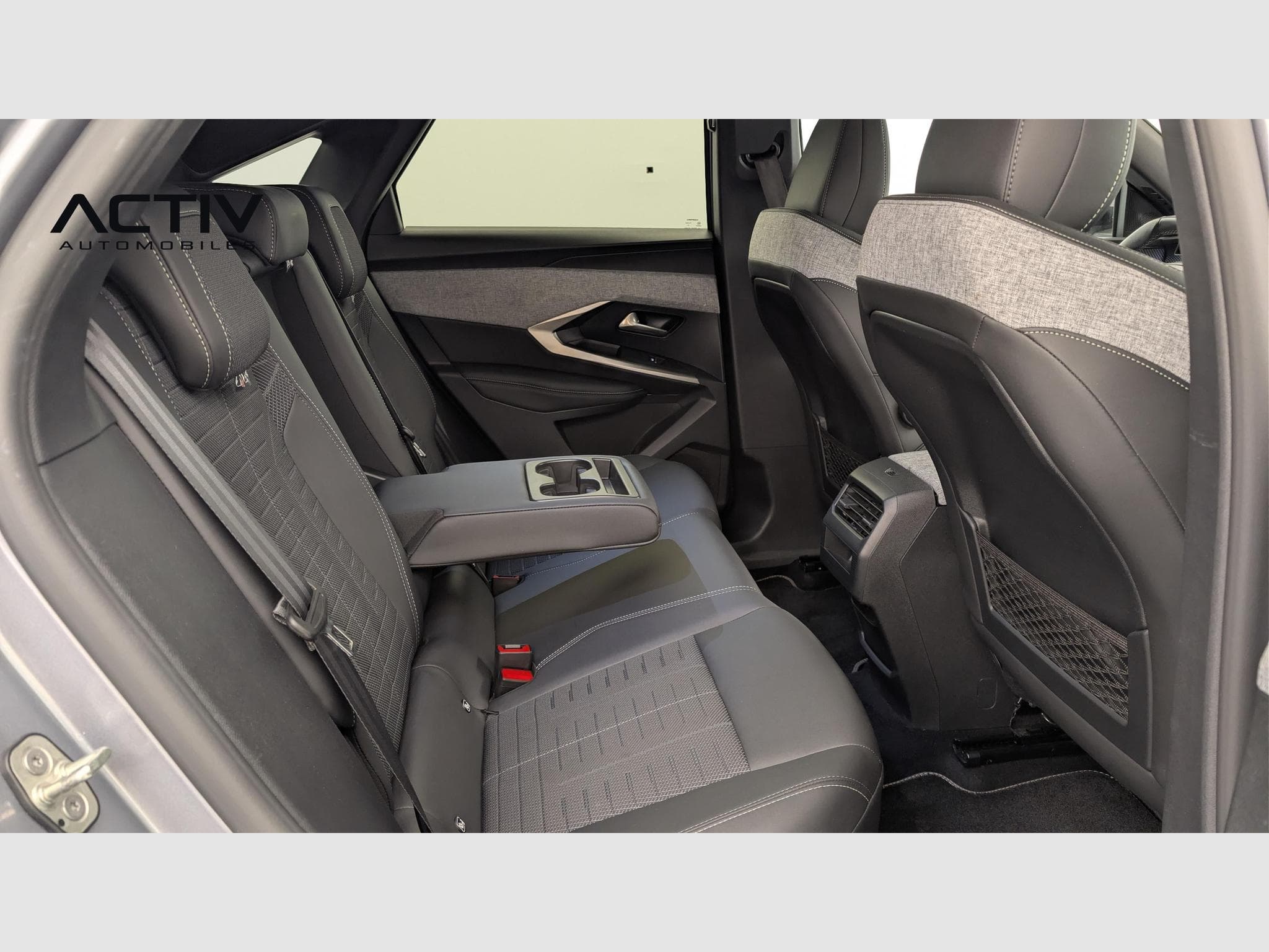 Peugeot 3008 Hybrid 145 e-DCS6 GT (2025) - Foto 10