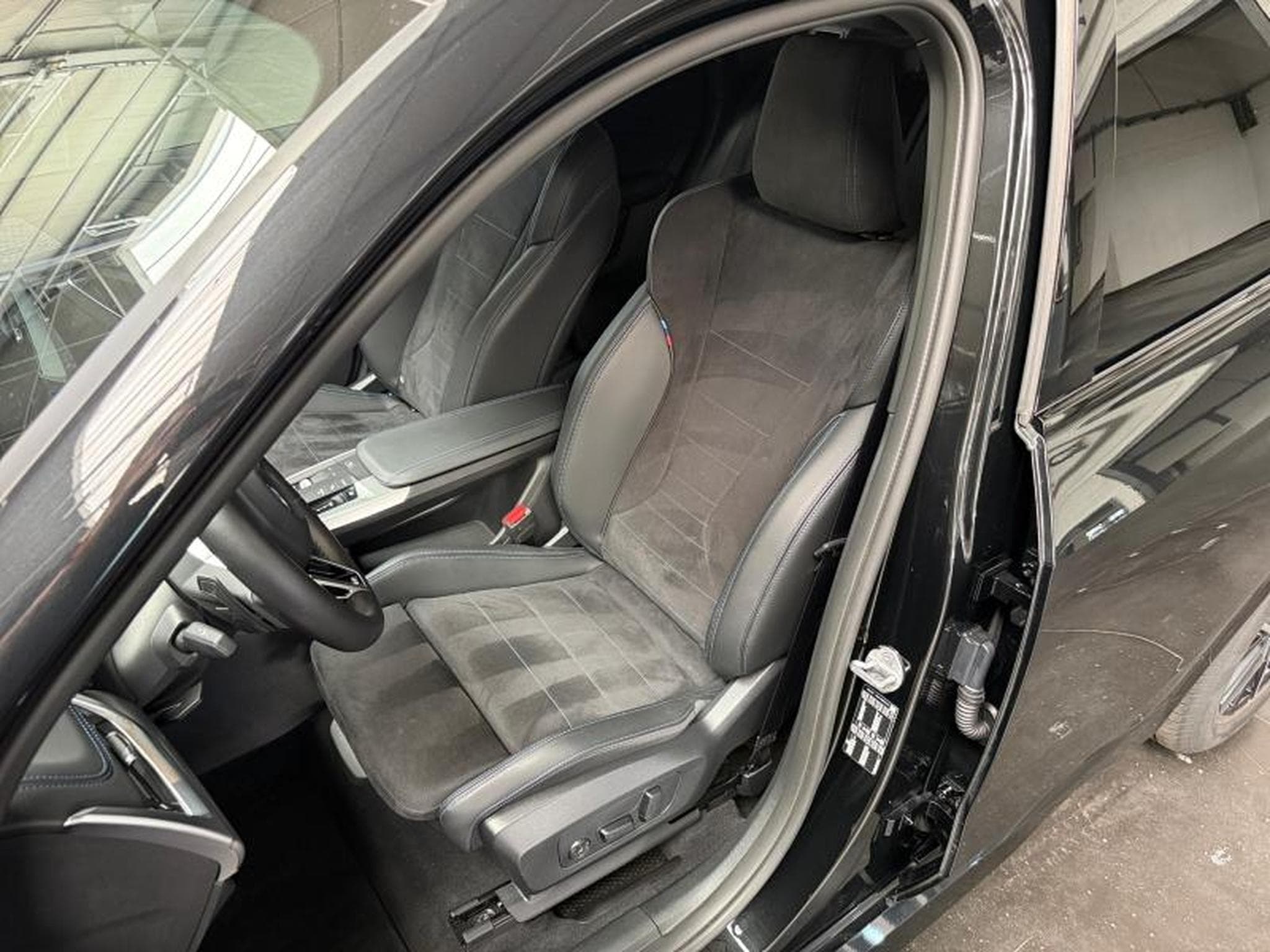 BMW X1 X1 sDrive20i Kit M Sport (2025) - Foto 8