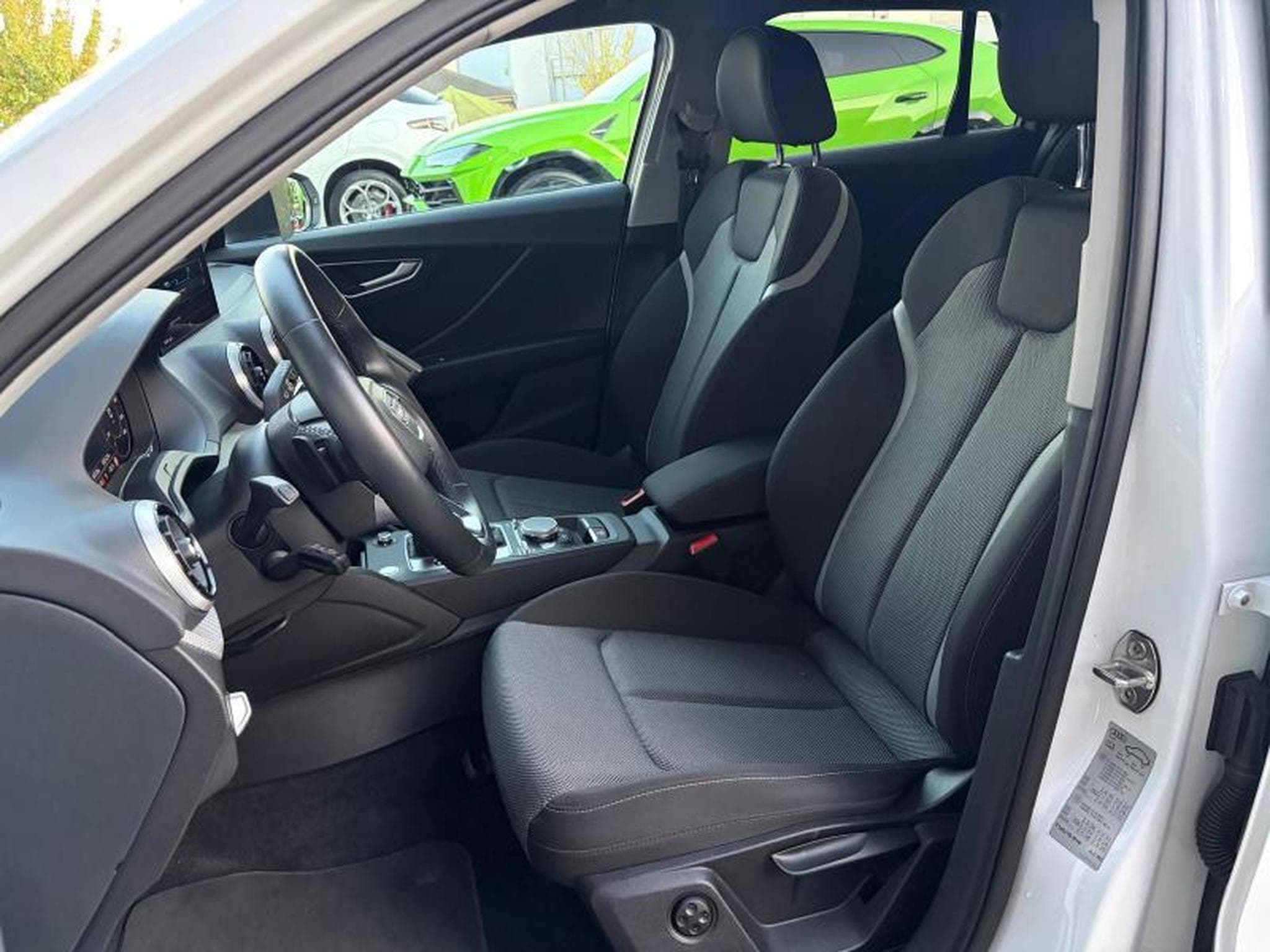 Audi Q2 S line 2.0 TDI 116ch /Attelage/Garantie Audi 12-2028/Sièges (2023) - Photo 9