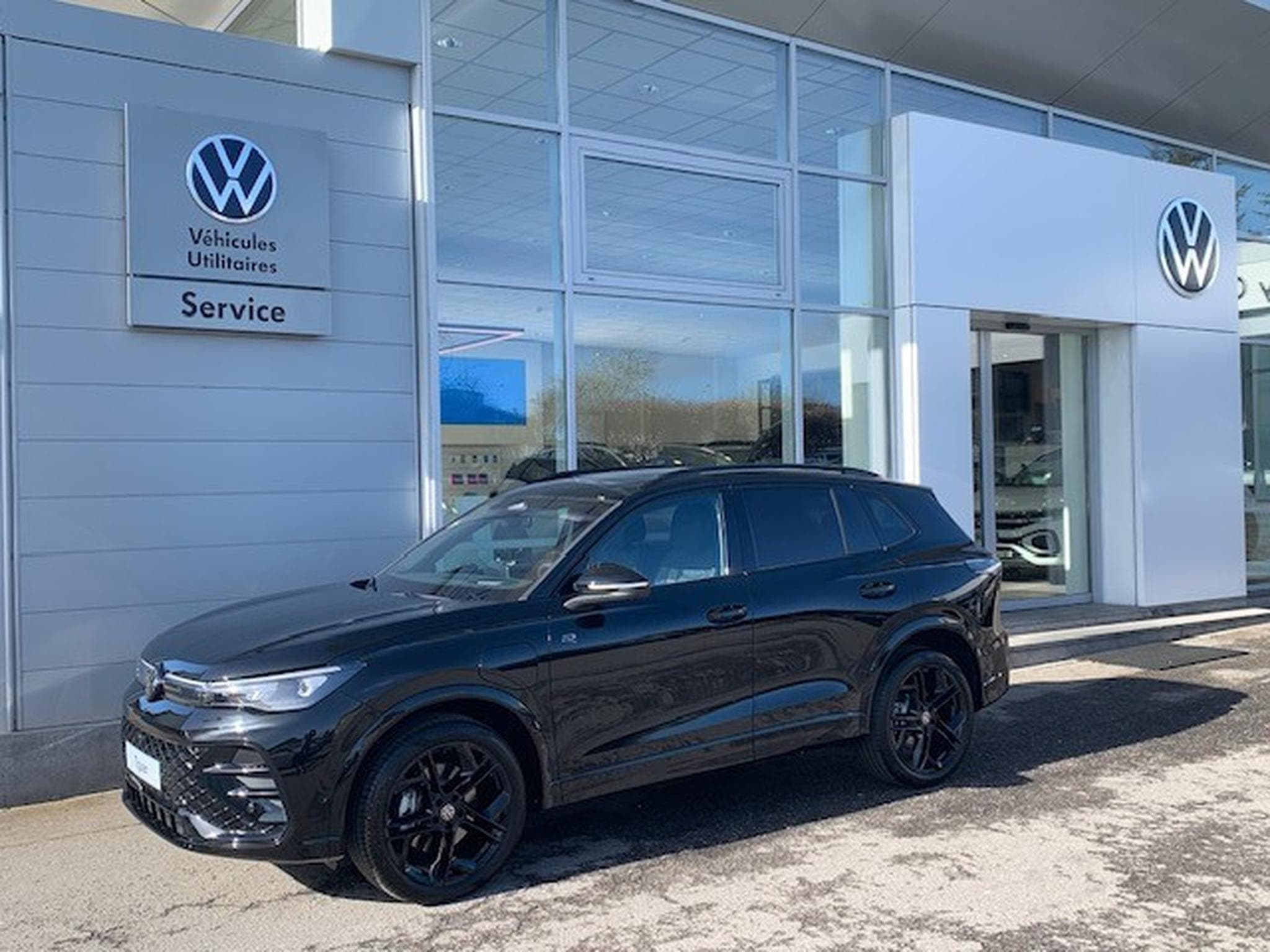 VW Tiguan R-LINE BLACK STYLE 1.5 eHYBRID 177CV DSG6 (2026) - Foto 1