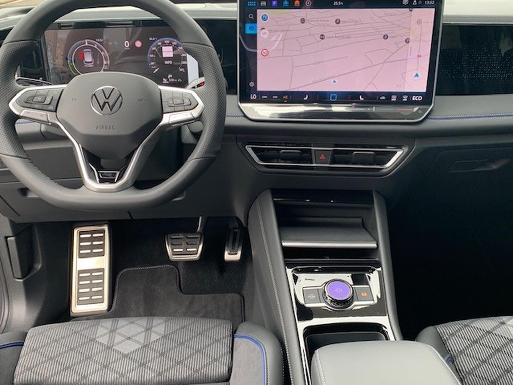 VW Tiguan R-LINE BLACK STYLE 1.5 eHYBRID 177CV DSG6 (2026) - Foto 3