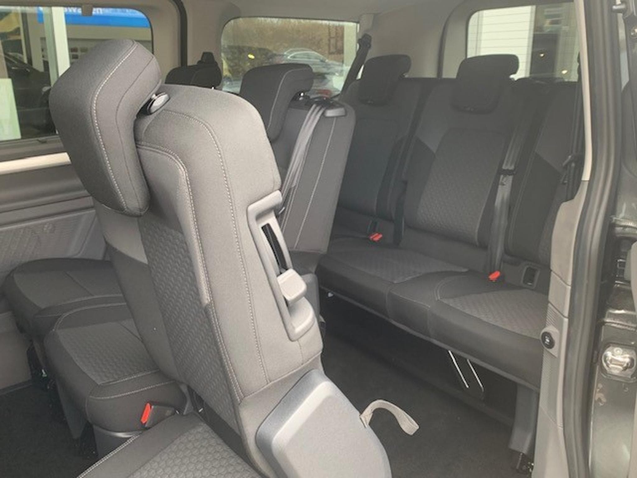 VW Caravelle LIFE 2.0TDI 150CV AUT.8 (2026) - Foto 3