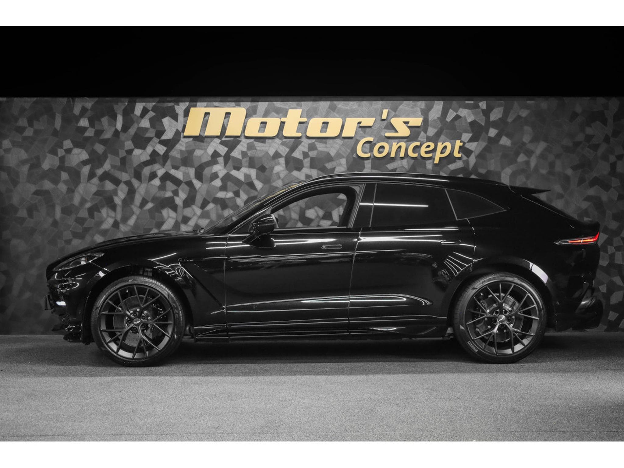 Aston-Martin DBX 707 4.0 V8 Bi-Turbo (2026) - Photo 2