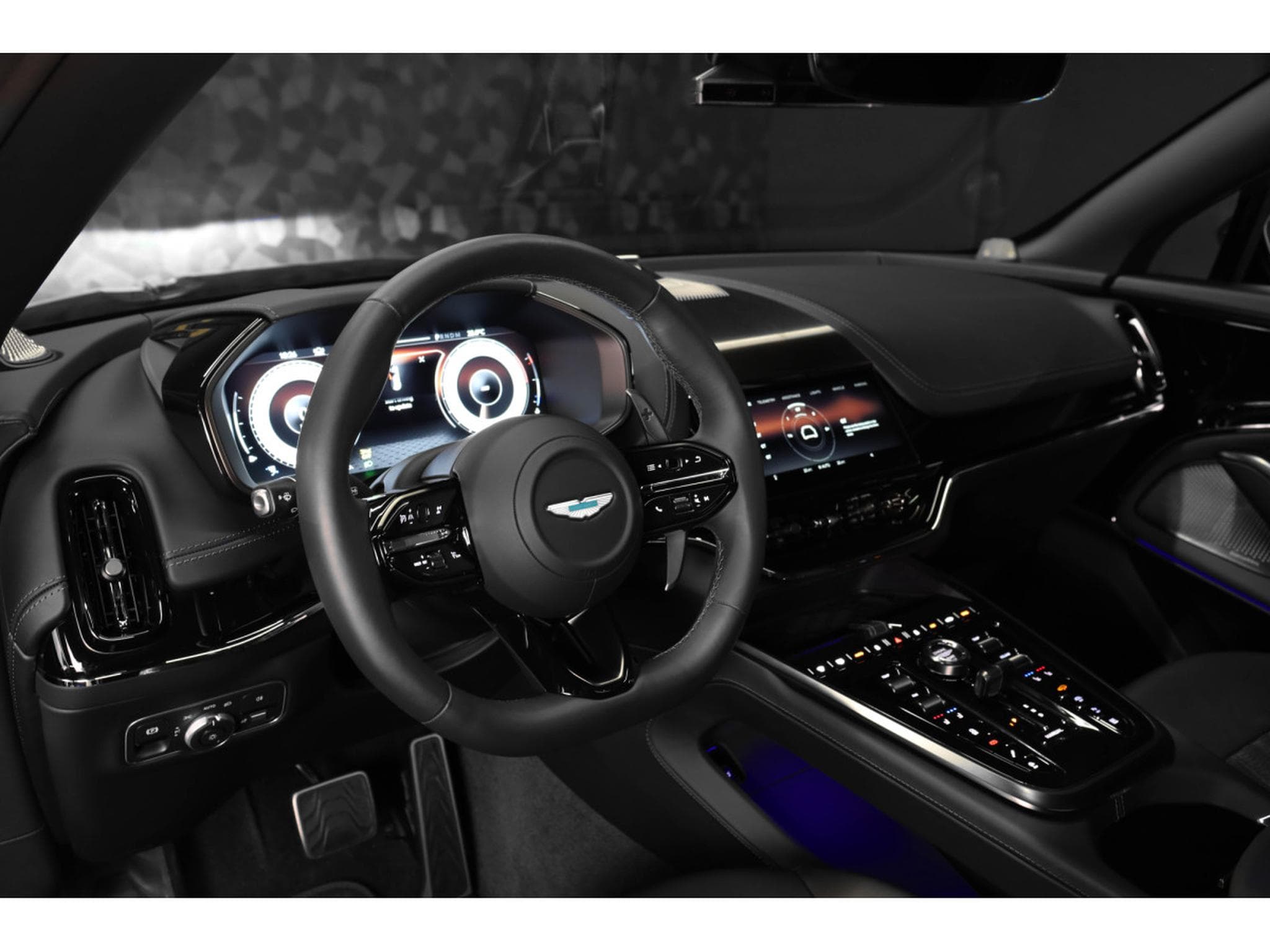 Aston-Martin DBX 707 4.0 V8 Bi-Turbo (2026) - Photo 8