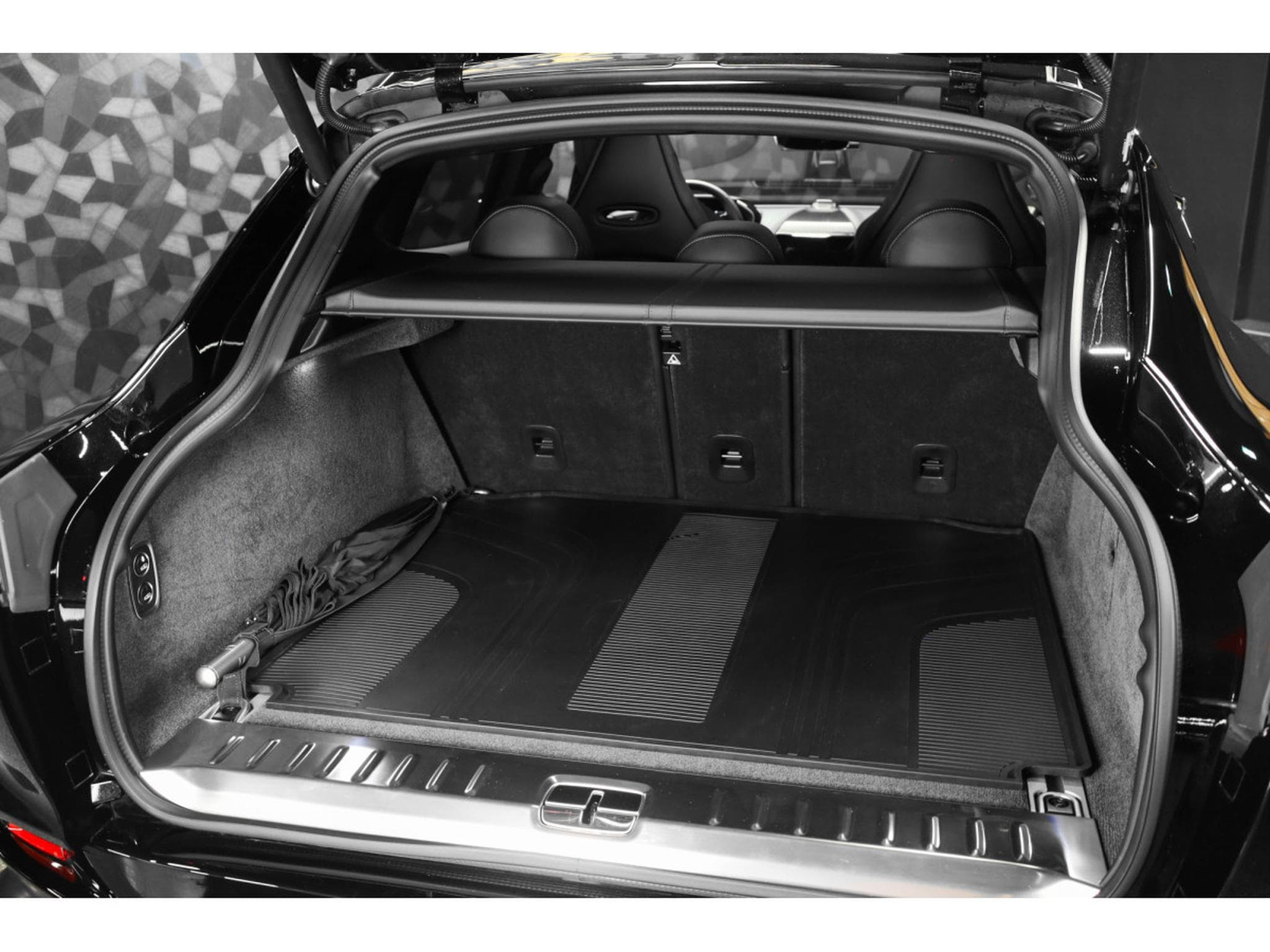 Aston-Martin DBX 707 4.0 V8 Bi-Turbo (2026) - Photo 17