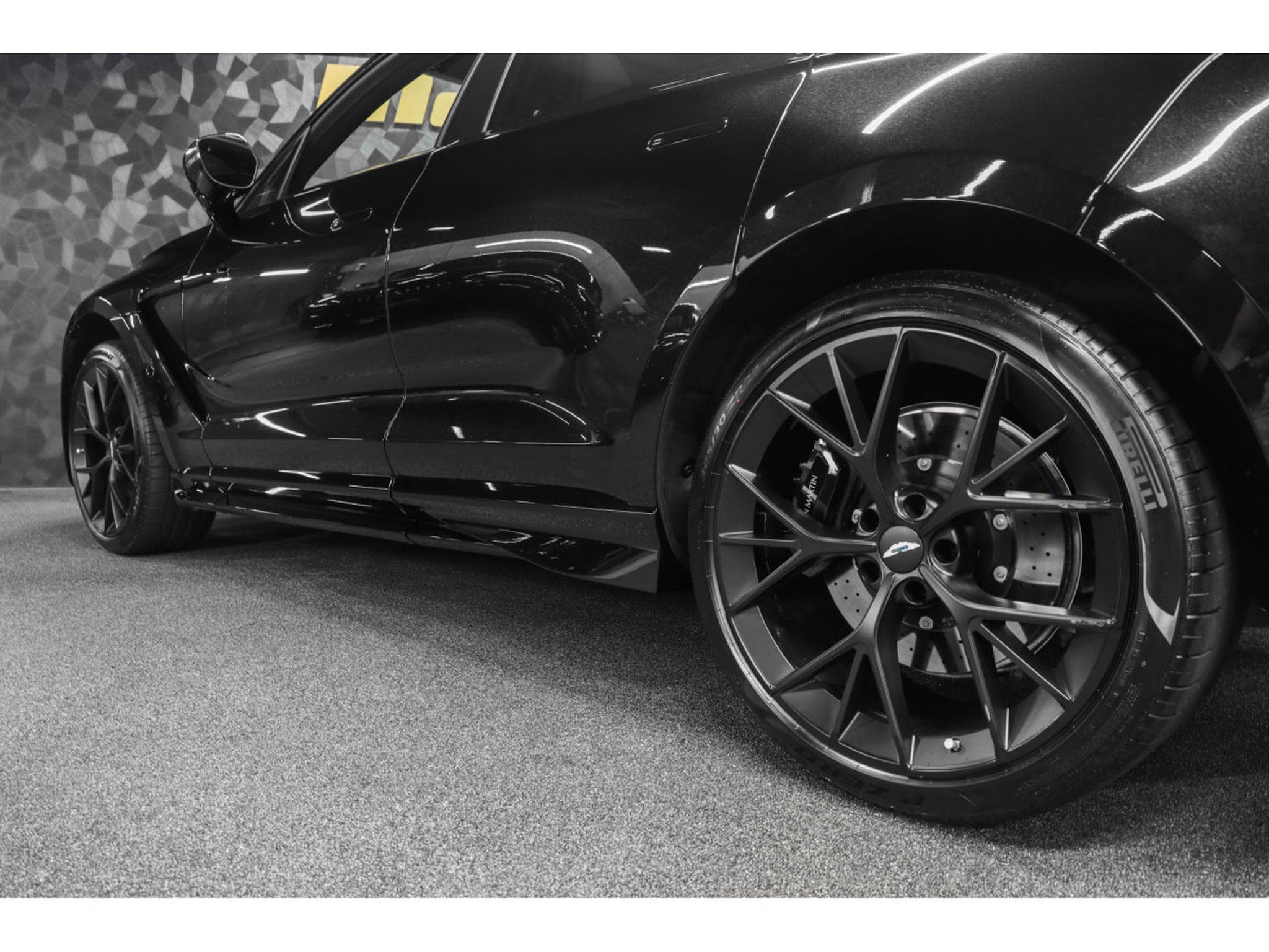 Aston-Martin DBX 707 4.0 V8 Bi-Turbo (2026) - Photo 22