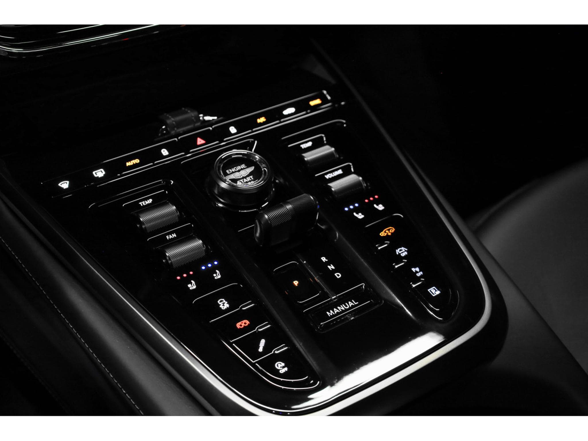 Aston-Martin DBX 707 4.0 V8 Bi-Turbo (2026) - Photo 27