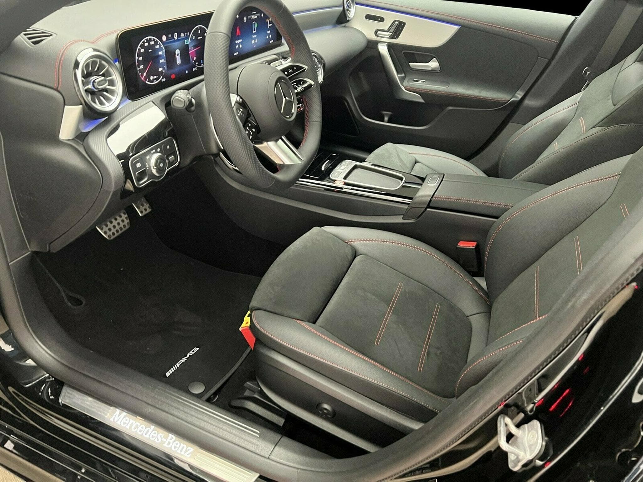 Mercedes CLA 200 CLA 200 d Shooting Brake AMG-Line Premium Plus (2025) - Photo 8