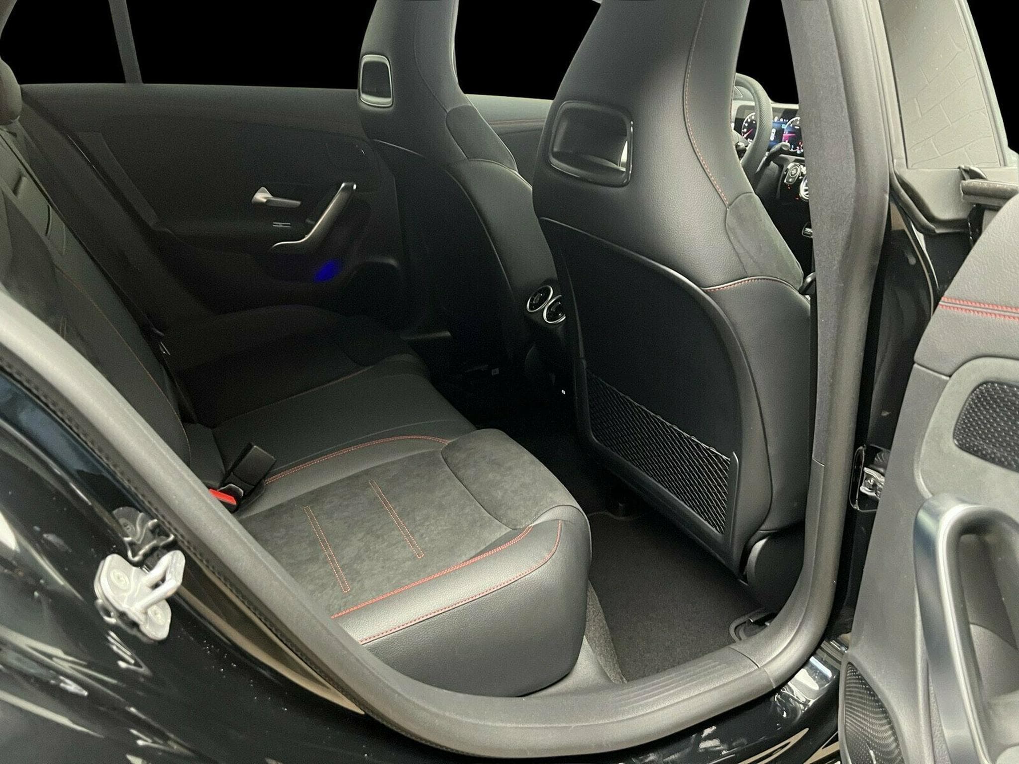 Mercedes CLA 200 CLA 200 d Shooting Brake AMG-Line Premium Plus (2025) - Photo 9