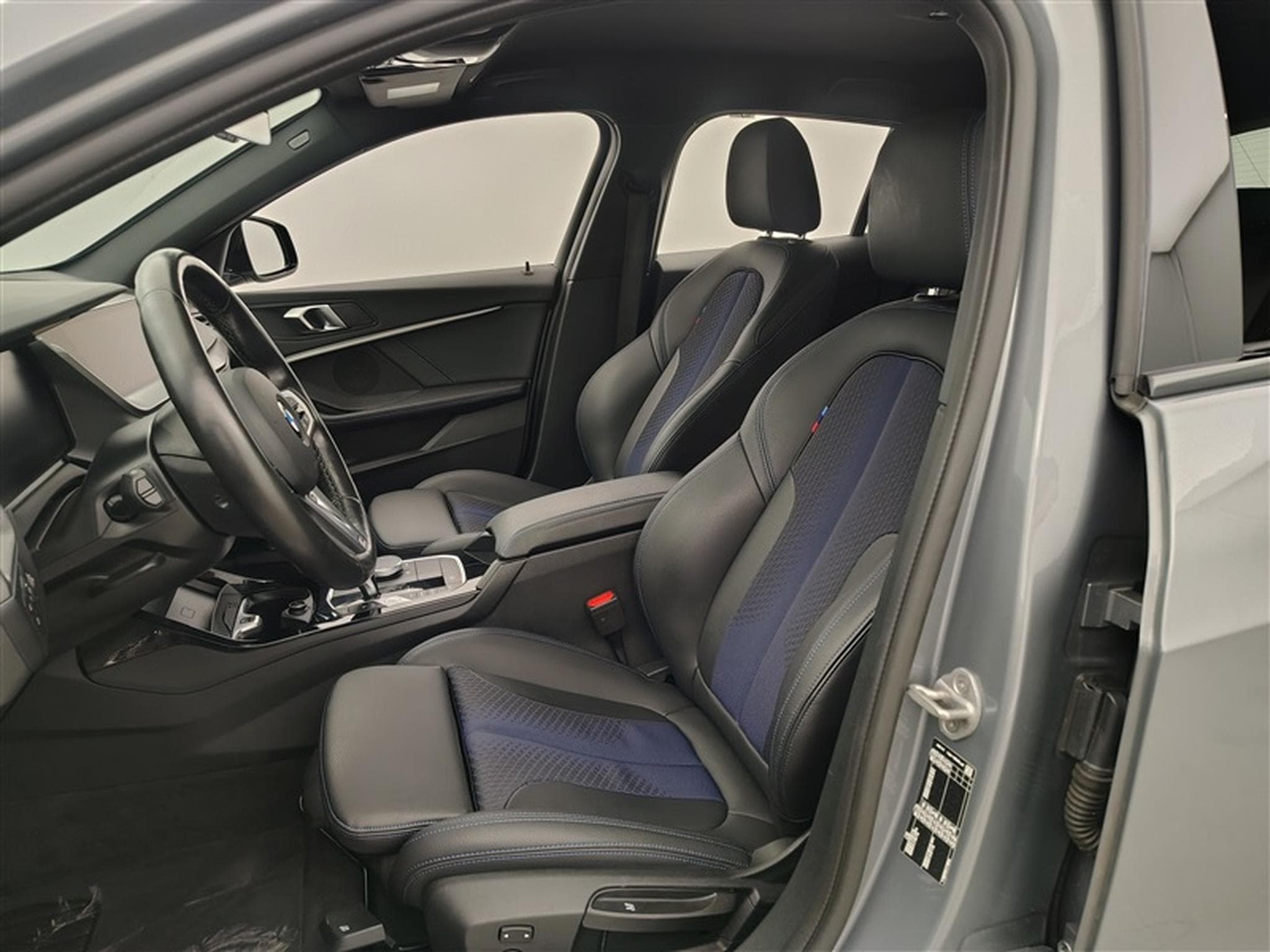 BMW 118 iA Pack M  Navi / Led / PDC av+ar (2024) - Photo 7