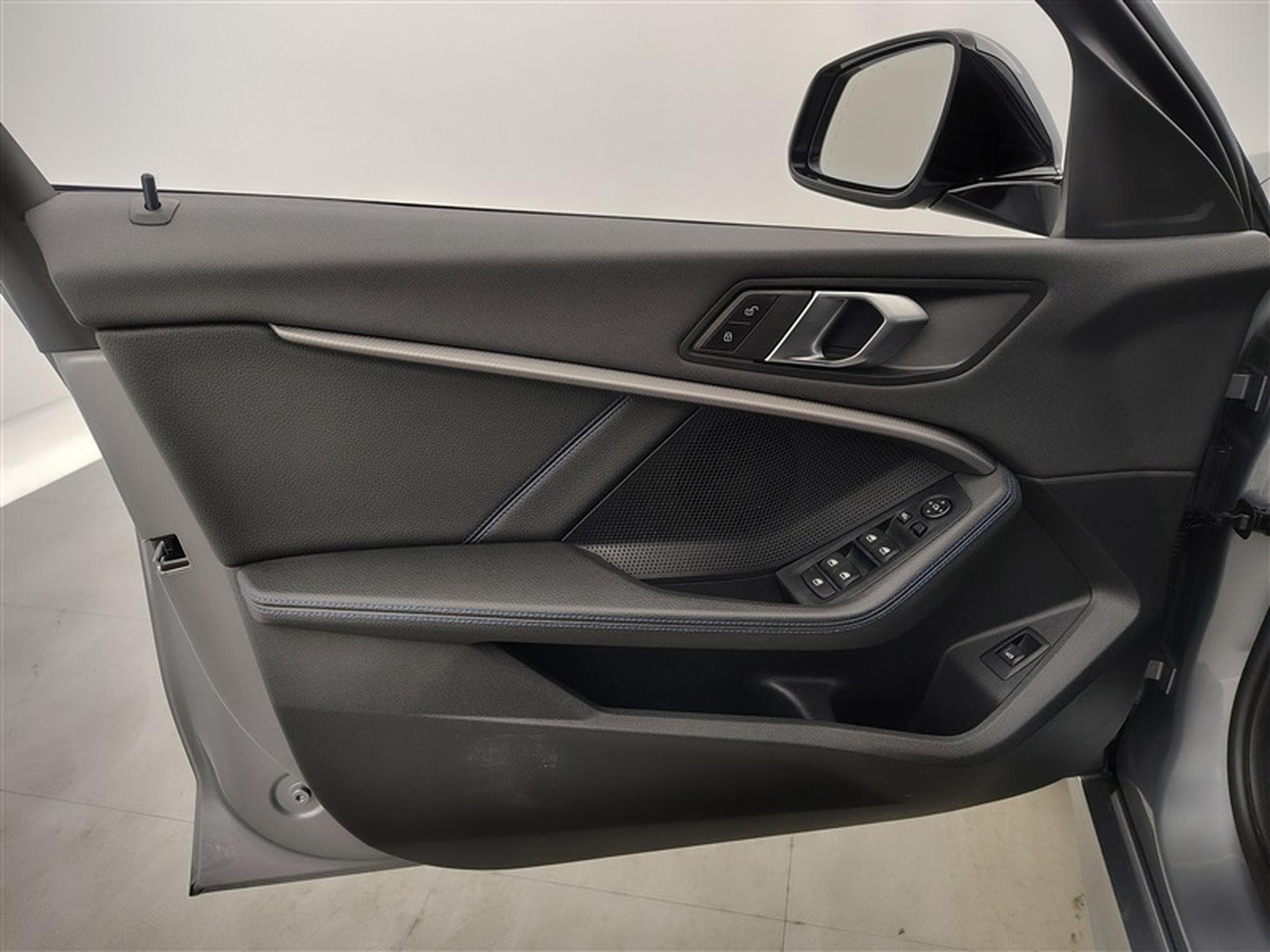 BMW 118 iA Pack M  Navi / Led / PDC av+ar (2024) - Photo 17