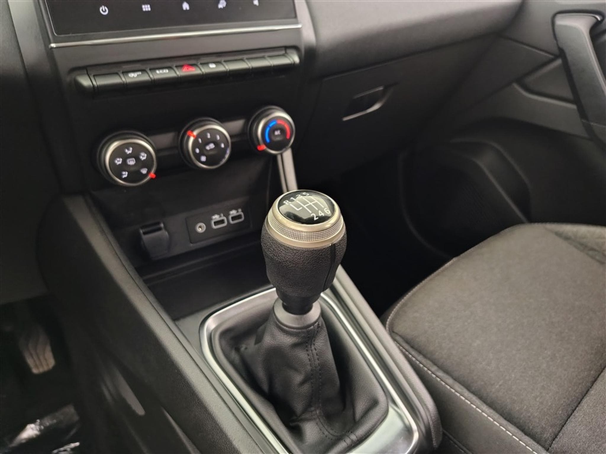 Renault Captur 1.0 TCe Evolution NAVI / CAMERA / CARPLAY (2024) - Photo 12