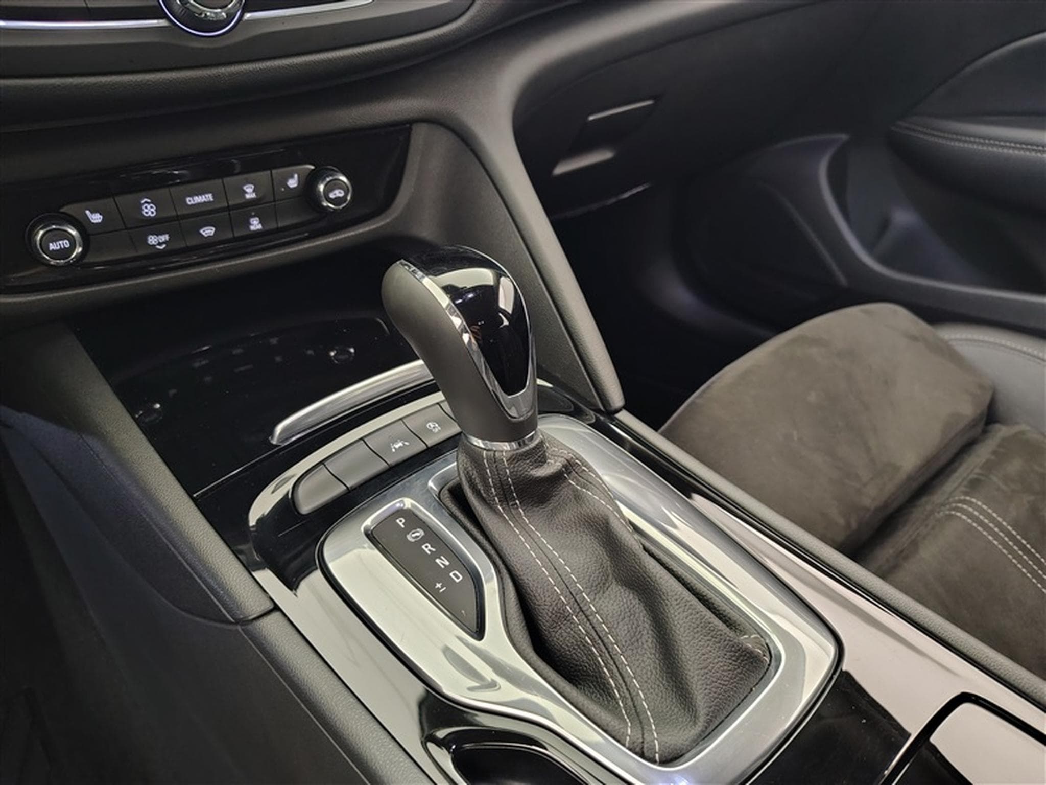 Opel Insignia 1.5 Turbo D 122Cv AT Elegance CARPLAY / FULL LED / CAMERA (2021) - Photo 12
