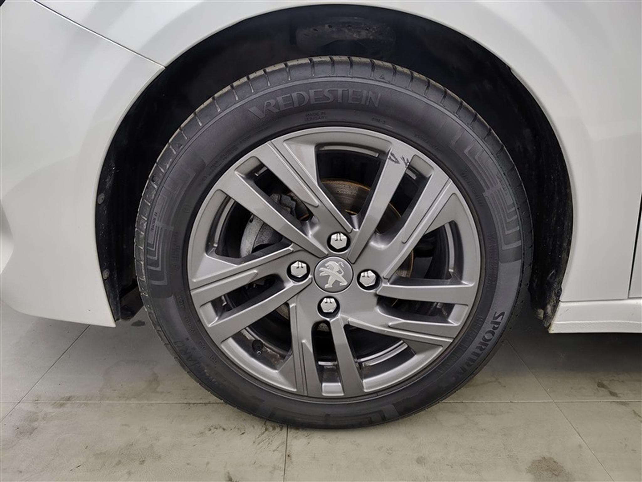 Peugeot 208 1.2i PureTech Active MIRRORLINK / FULL LED / PDC AR / JA 16" (2022) - Photo 6